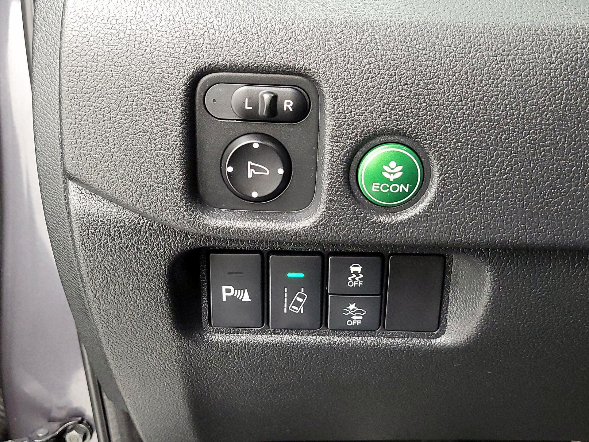 Thumbnail: 2017 Honda Pilot - 13