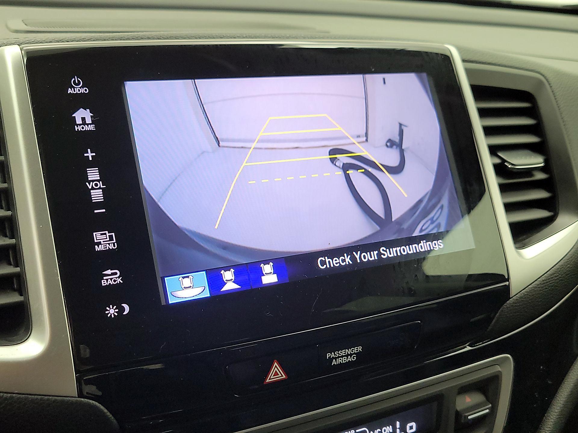 Thumbnail: 2017 Honda Pilot - 15