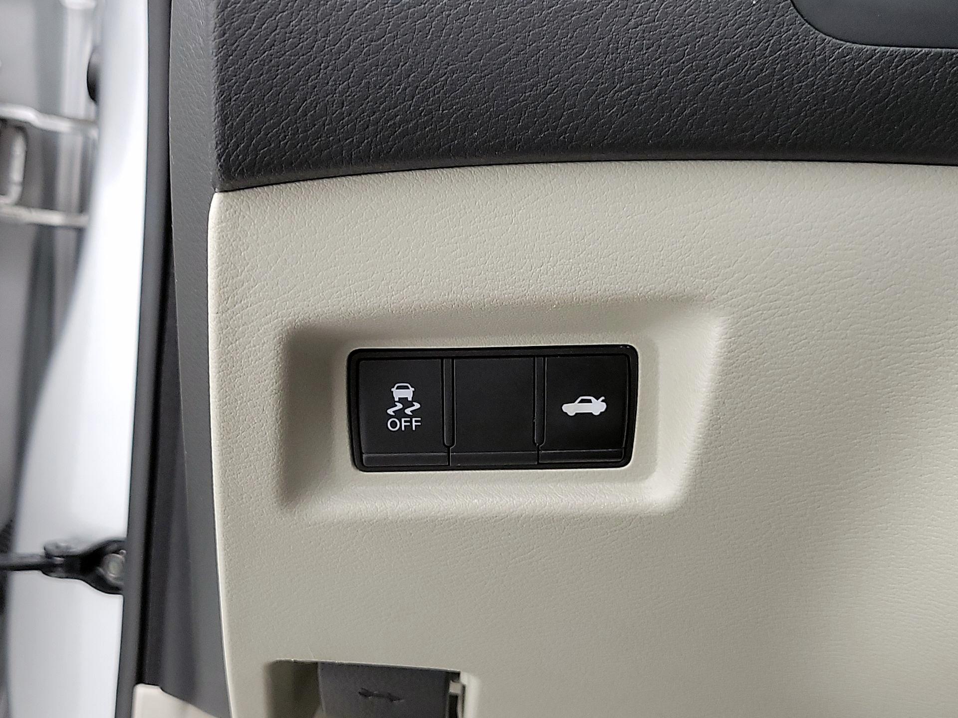 Thumbnail: 2018 INFINITI Q50 - 13