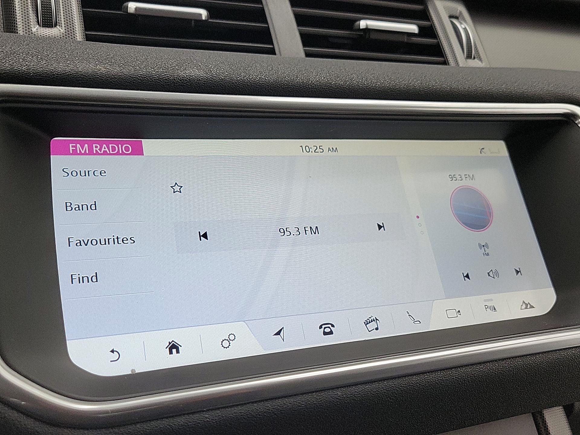 Thumbnail: 2019 Land Rover Range Rover Evoque - 15