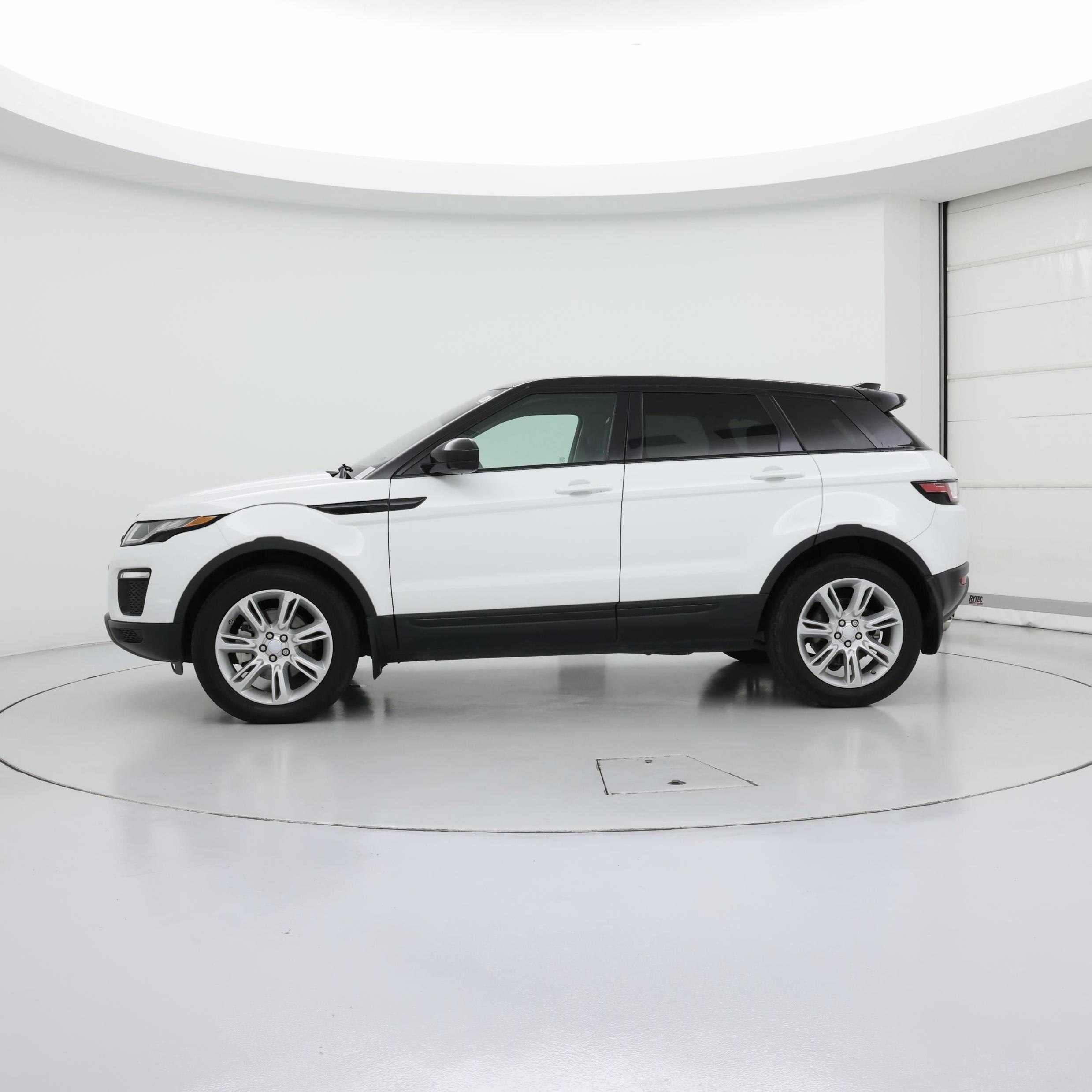 Thumbnail: 2019 Land Rover Range Rover Evoque - 3