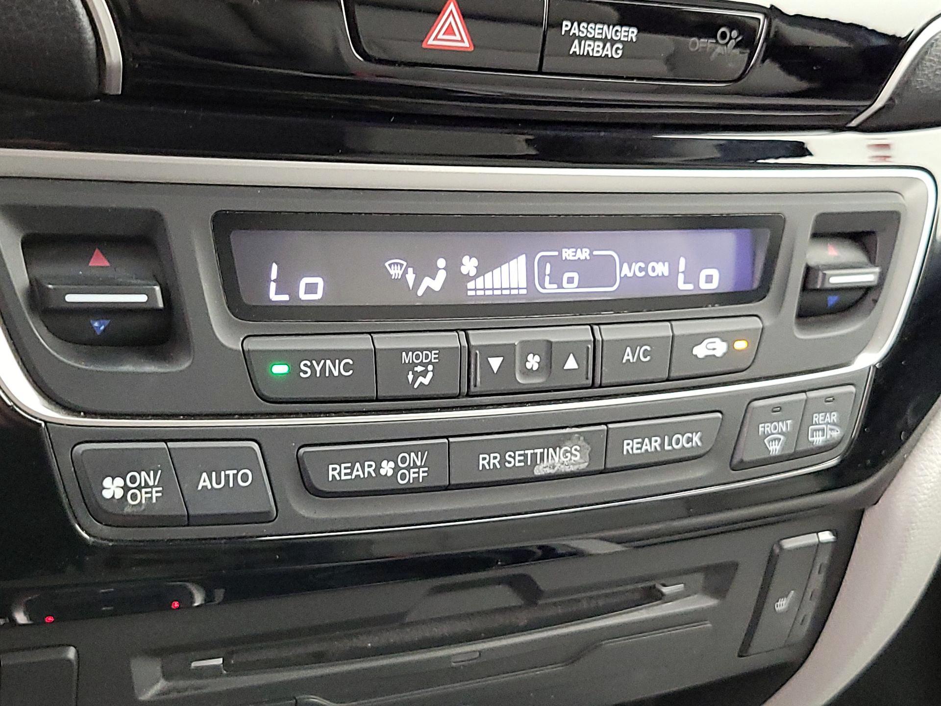 Thumbnail: 2019 Honda Pilot - 17