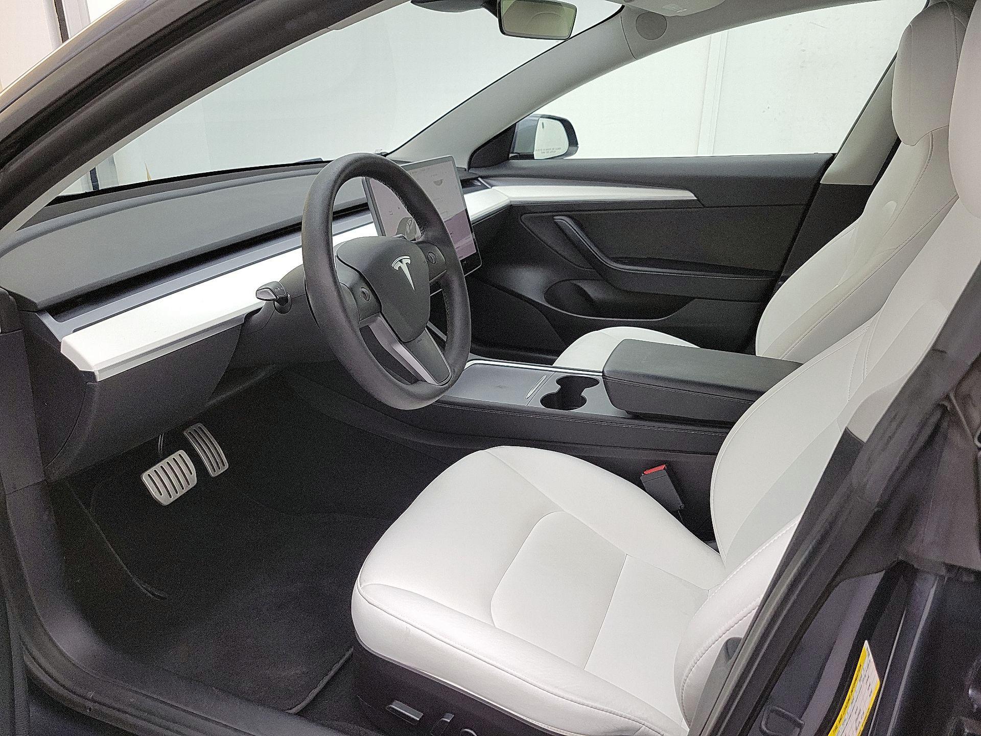 Thumbnail: 2022 Tesla Model 3 - 11