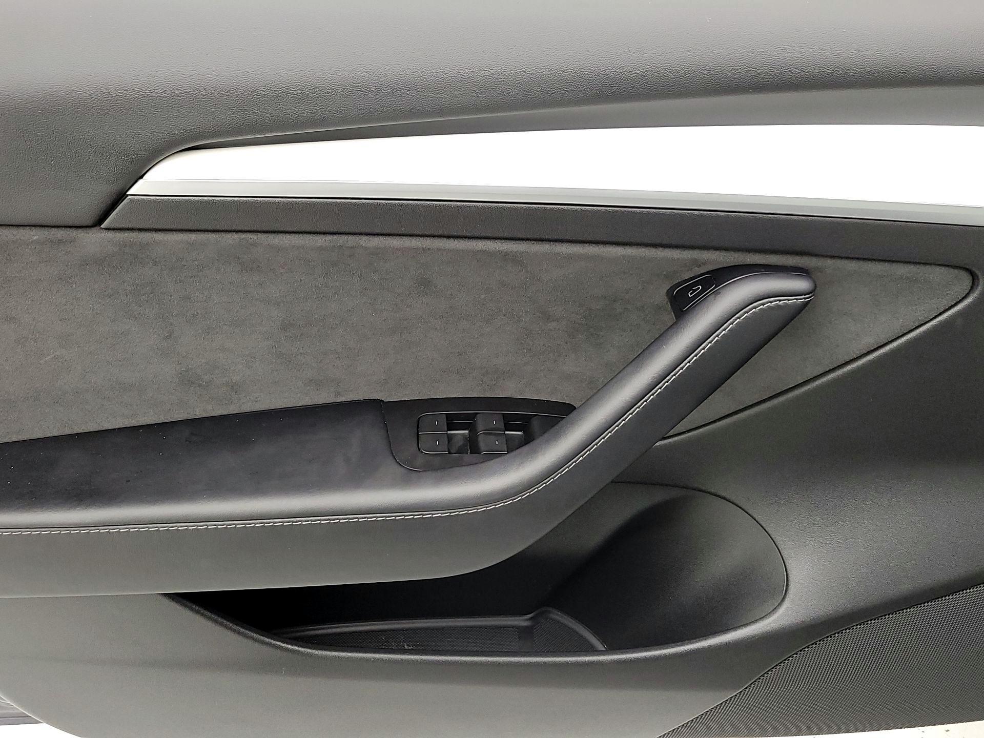 Thumbnail: 2022 Tesla Model 3 - 12