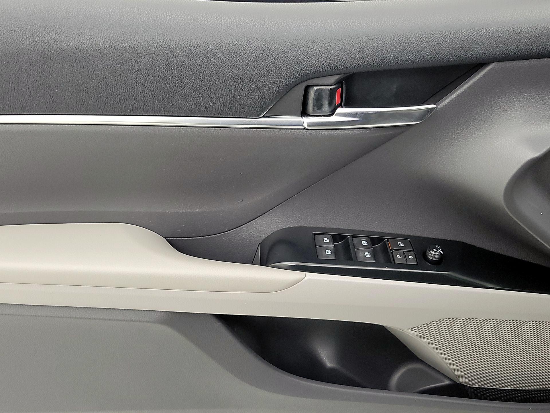 Thumbnail: 2020 Toyota Camry - 12