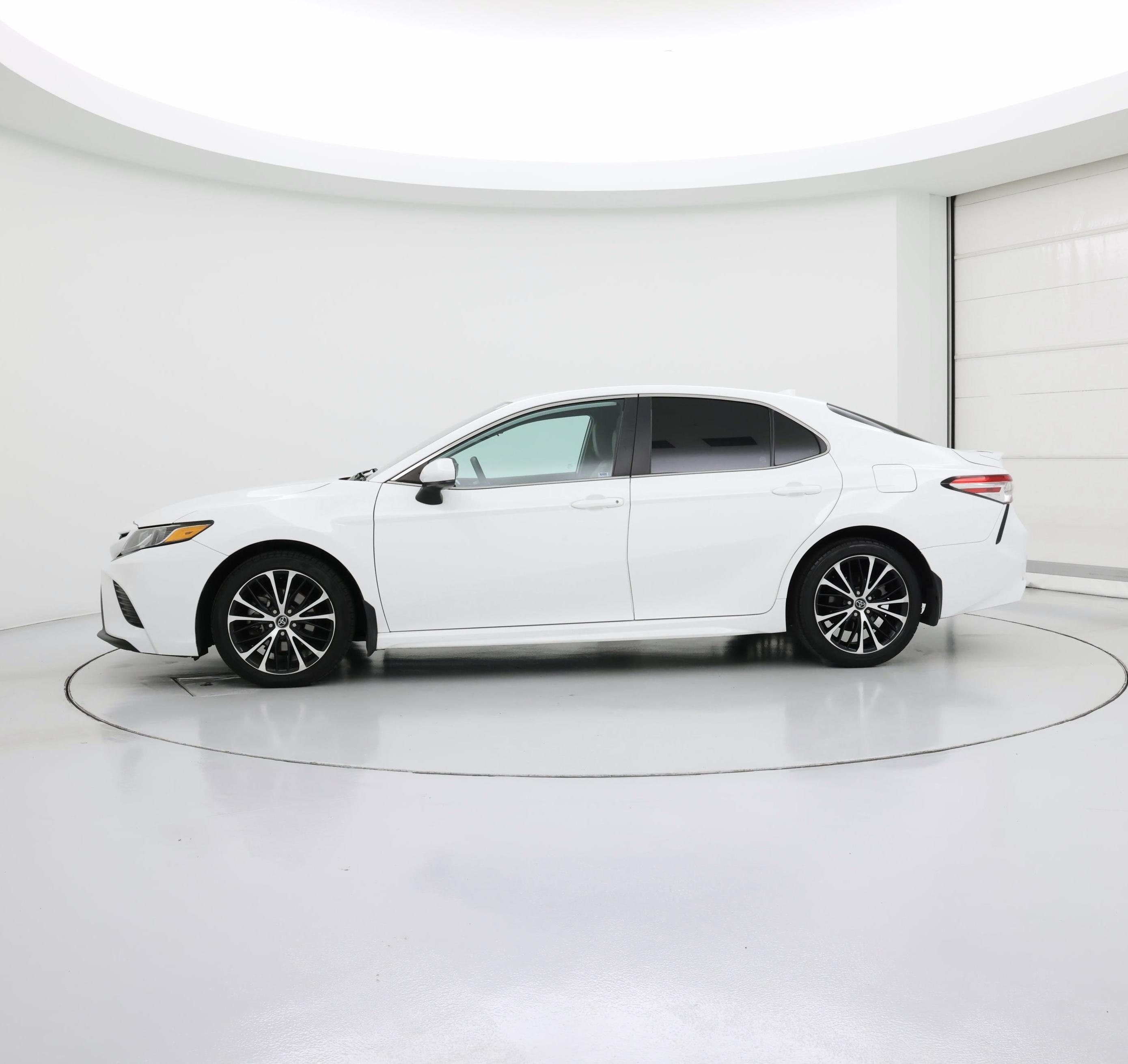 Thumbnail: 2020 Toyota Camry - 3