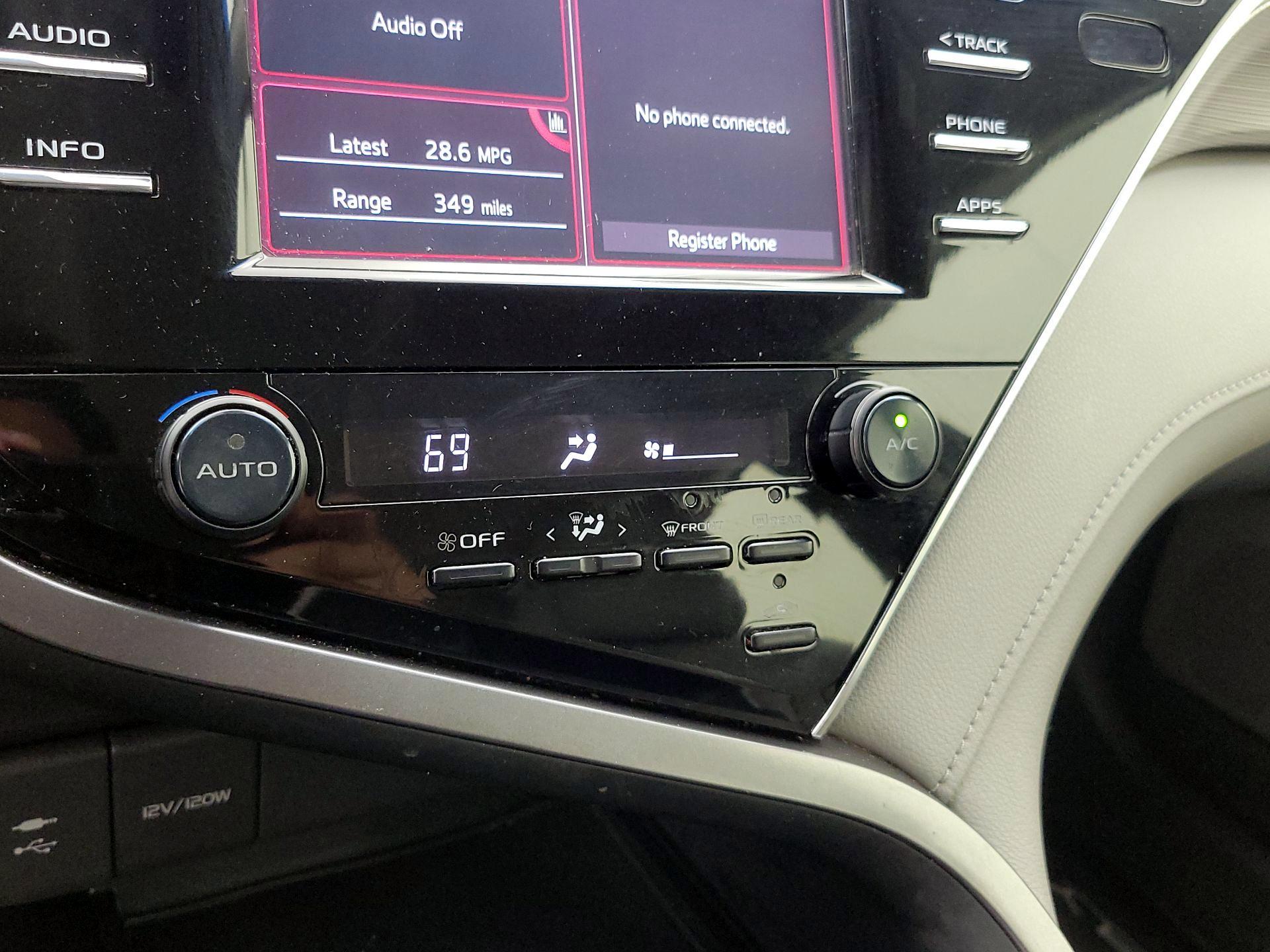 Thumbnail: 2018 Toyota Camry - 16