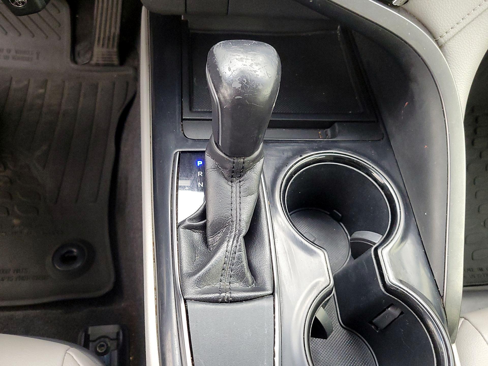 Thumbnail: 2018 Toyota Camry - 17