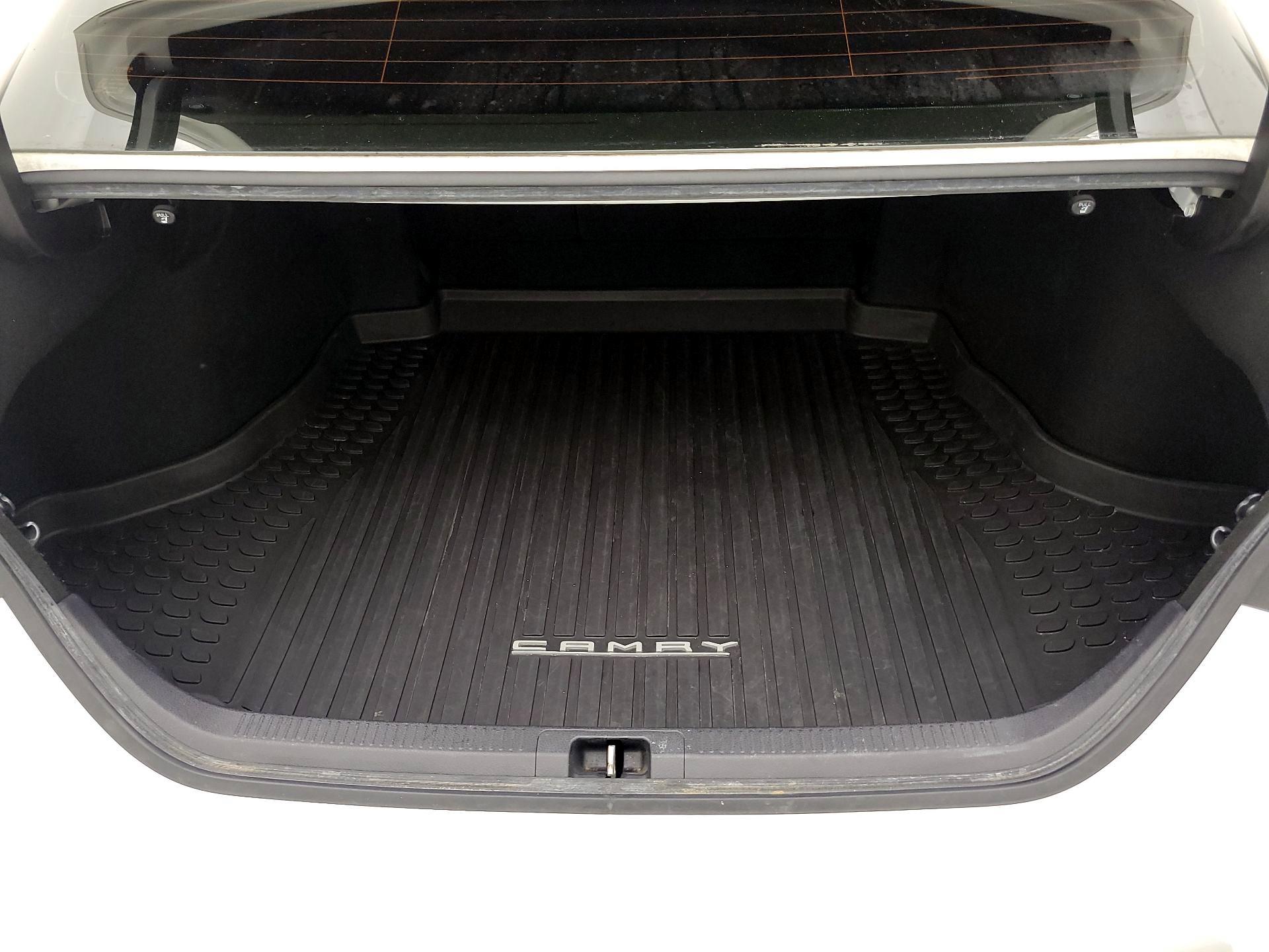 Thumbnail: 2018 Toyota Camry - 20