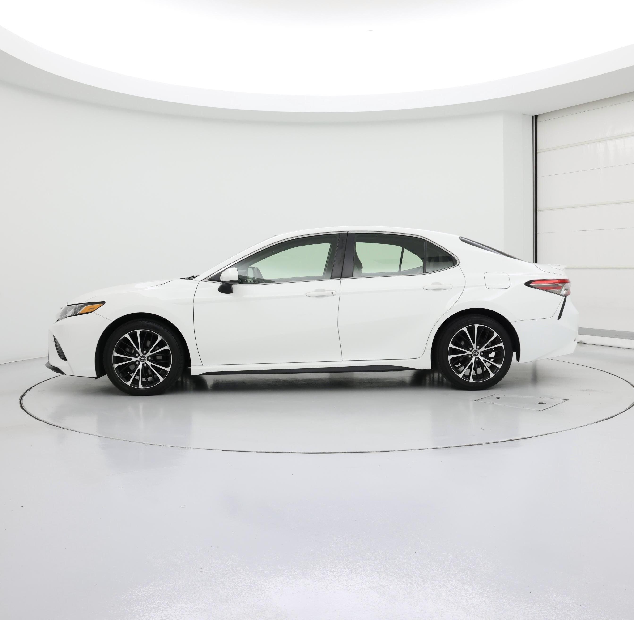 Thumbnail: 2018 Toyota Camry - 3