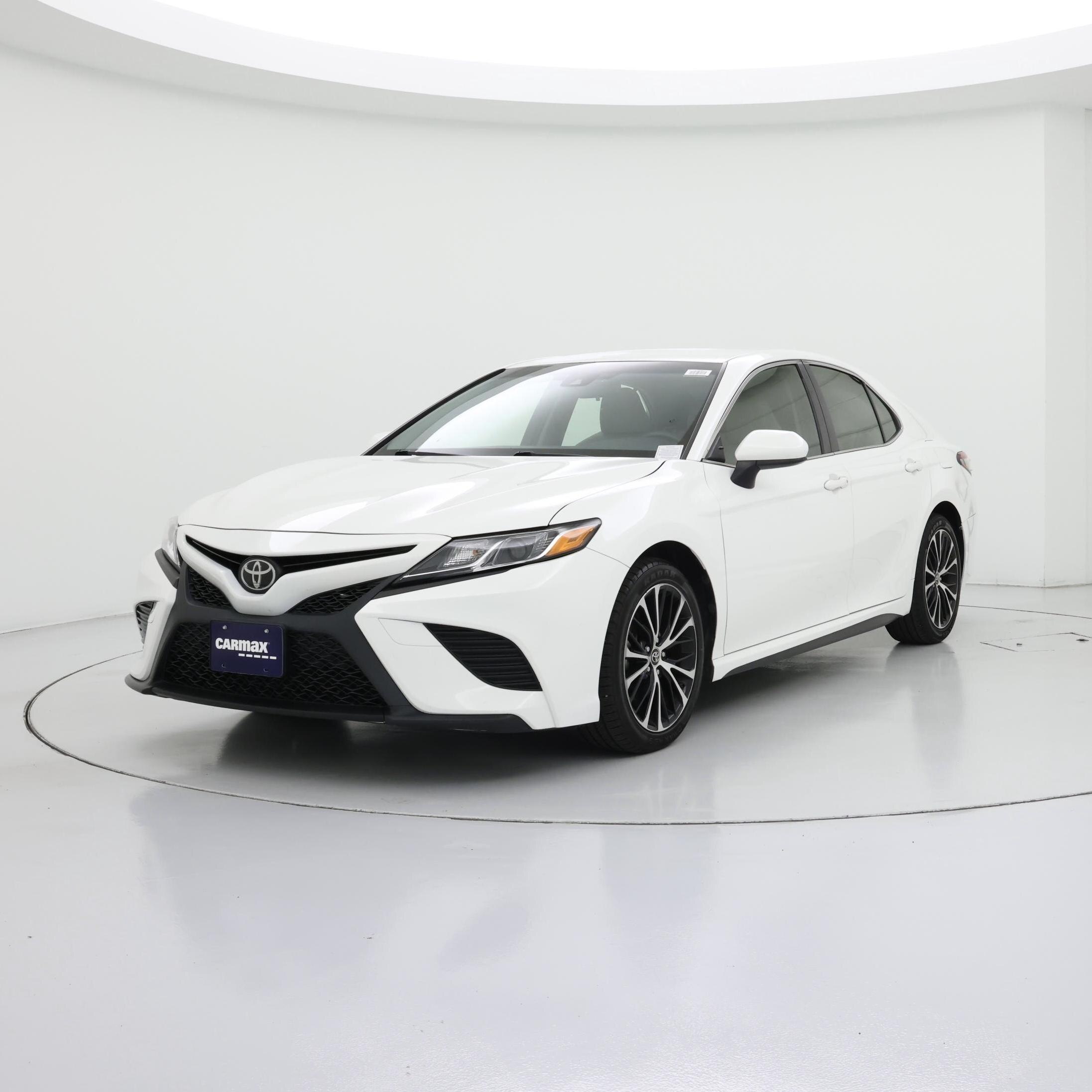 Thumbnail: 2018 Toyota Camry - 4