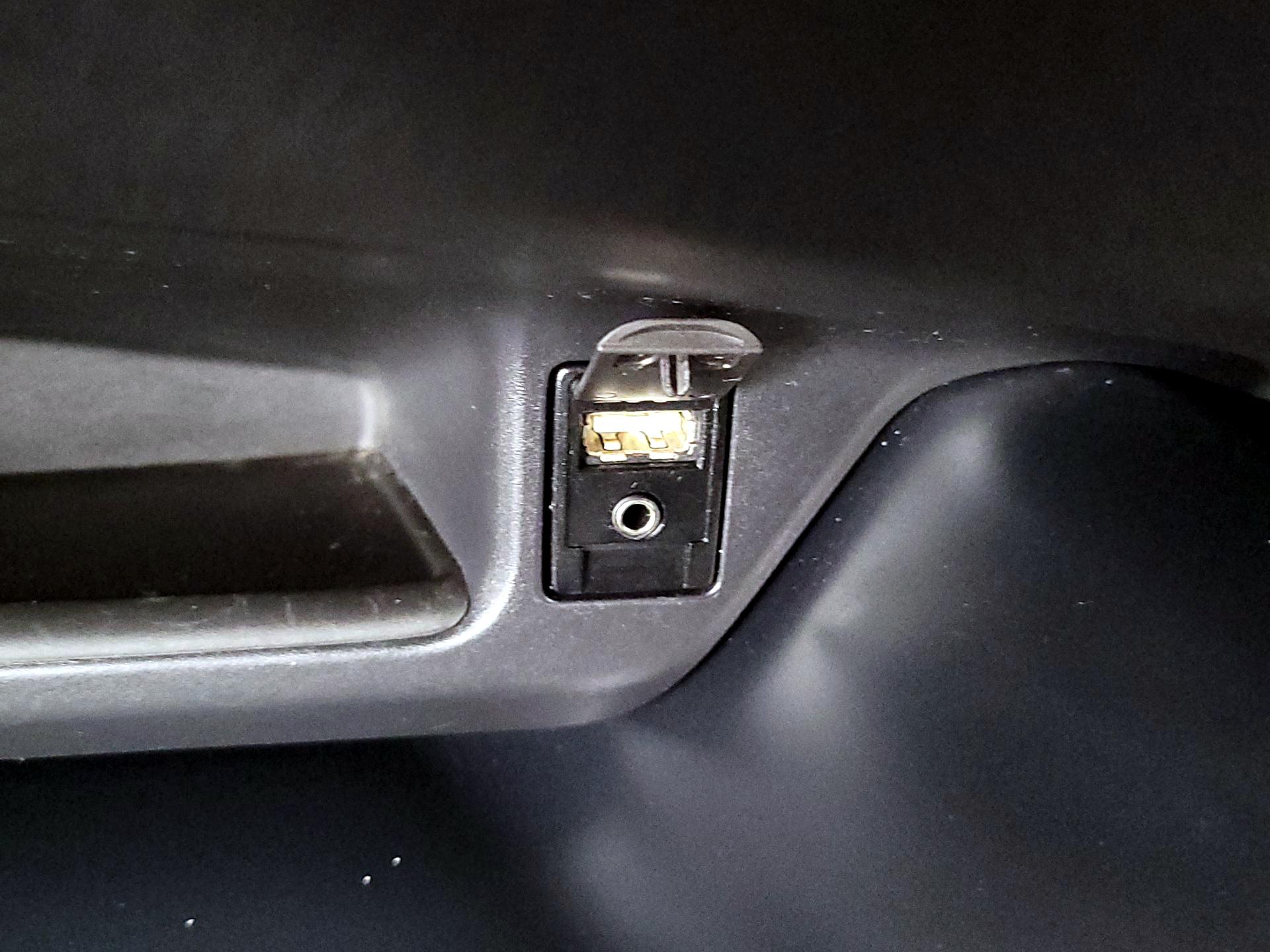 Thumbnail: 2018 Toyota C-HR - 18