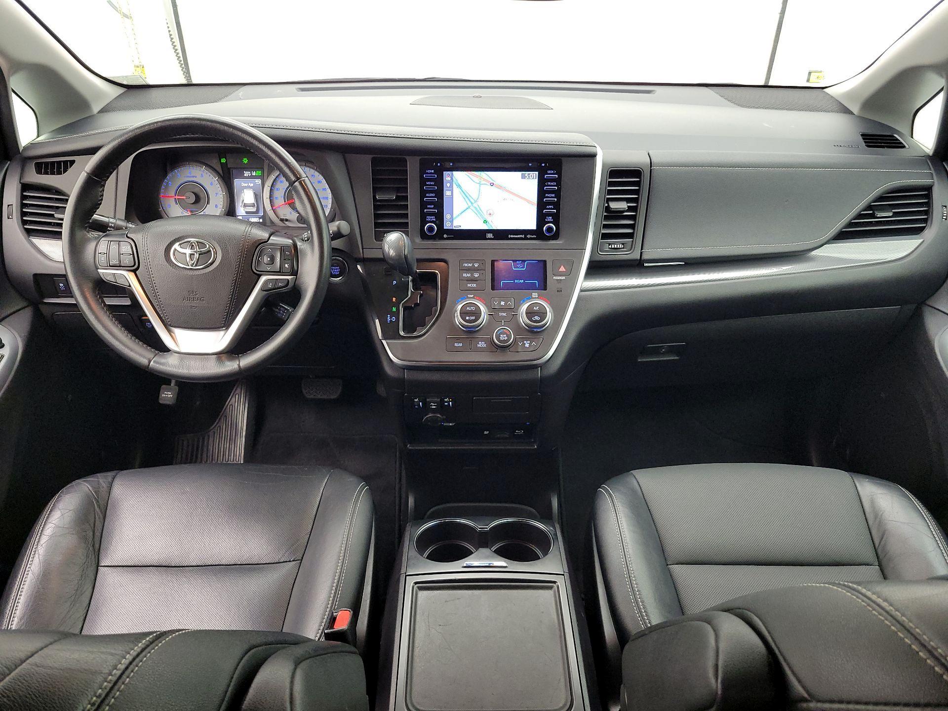 Thumbnail: 2019 Toyota Sienna - 9