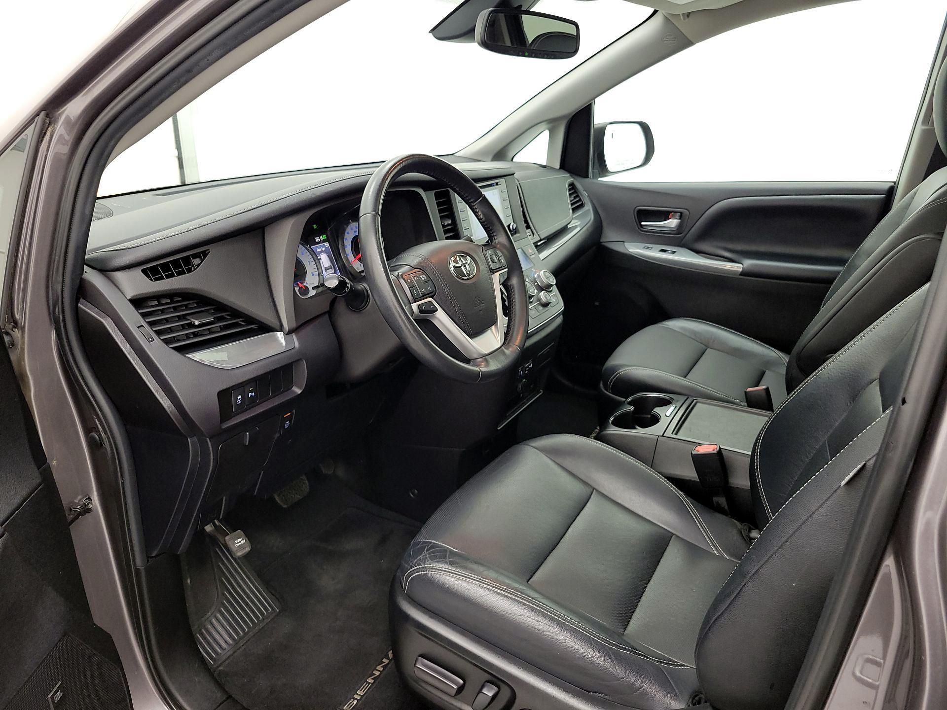 Thumbnail: 2019 Toyota Sienna - 11