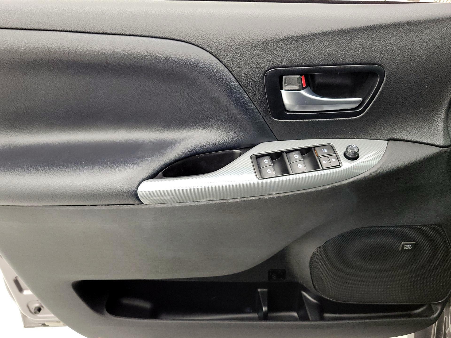 Thumbnail: 2019 Toyota Sienna - 12