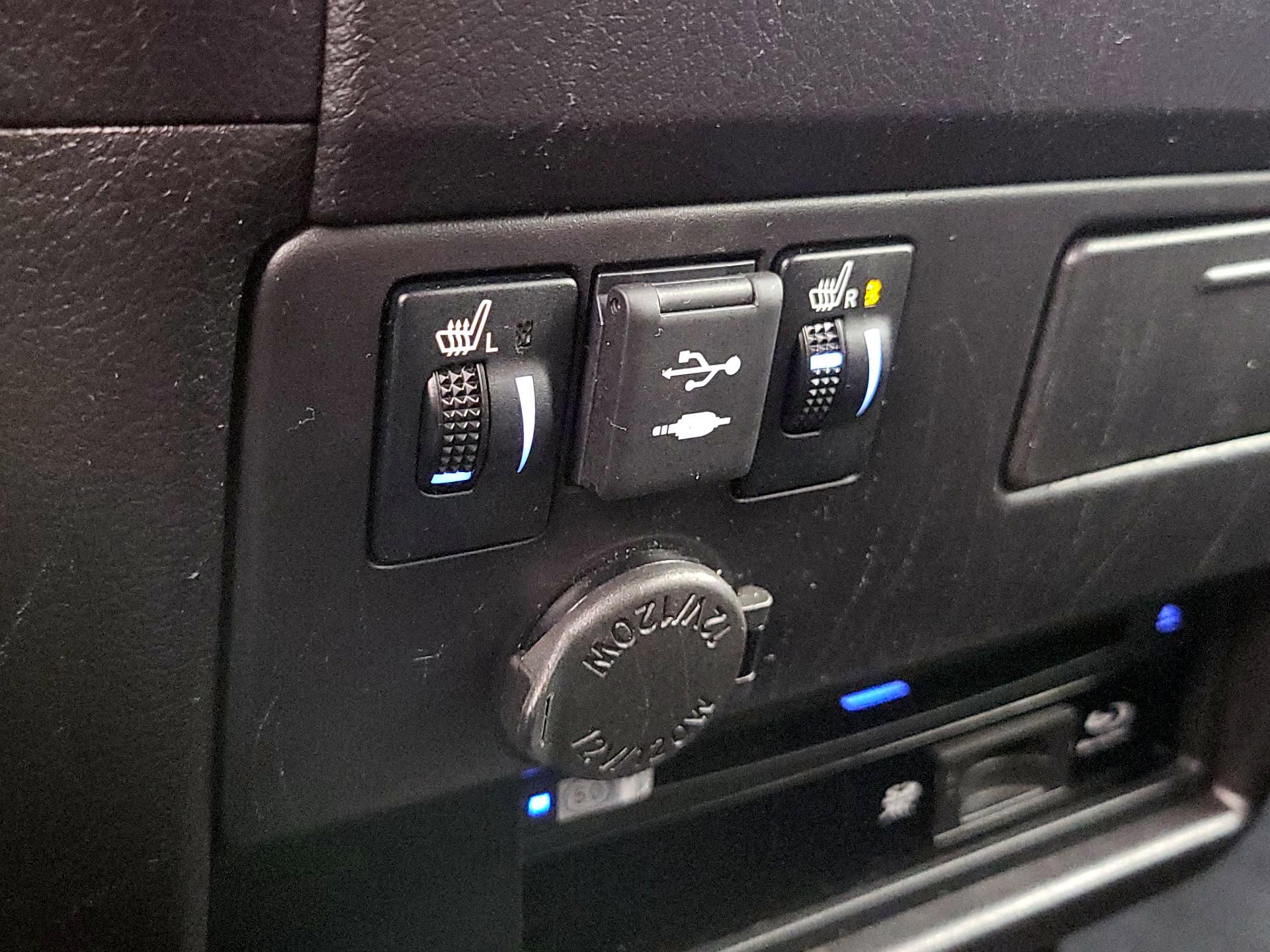 Thumbnail: 2019 Toyota Sienna - 19