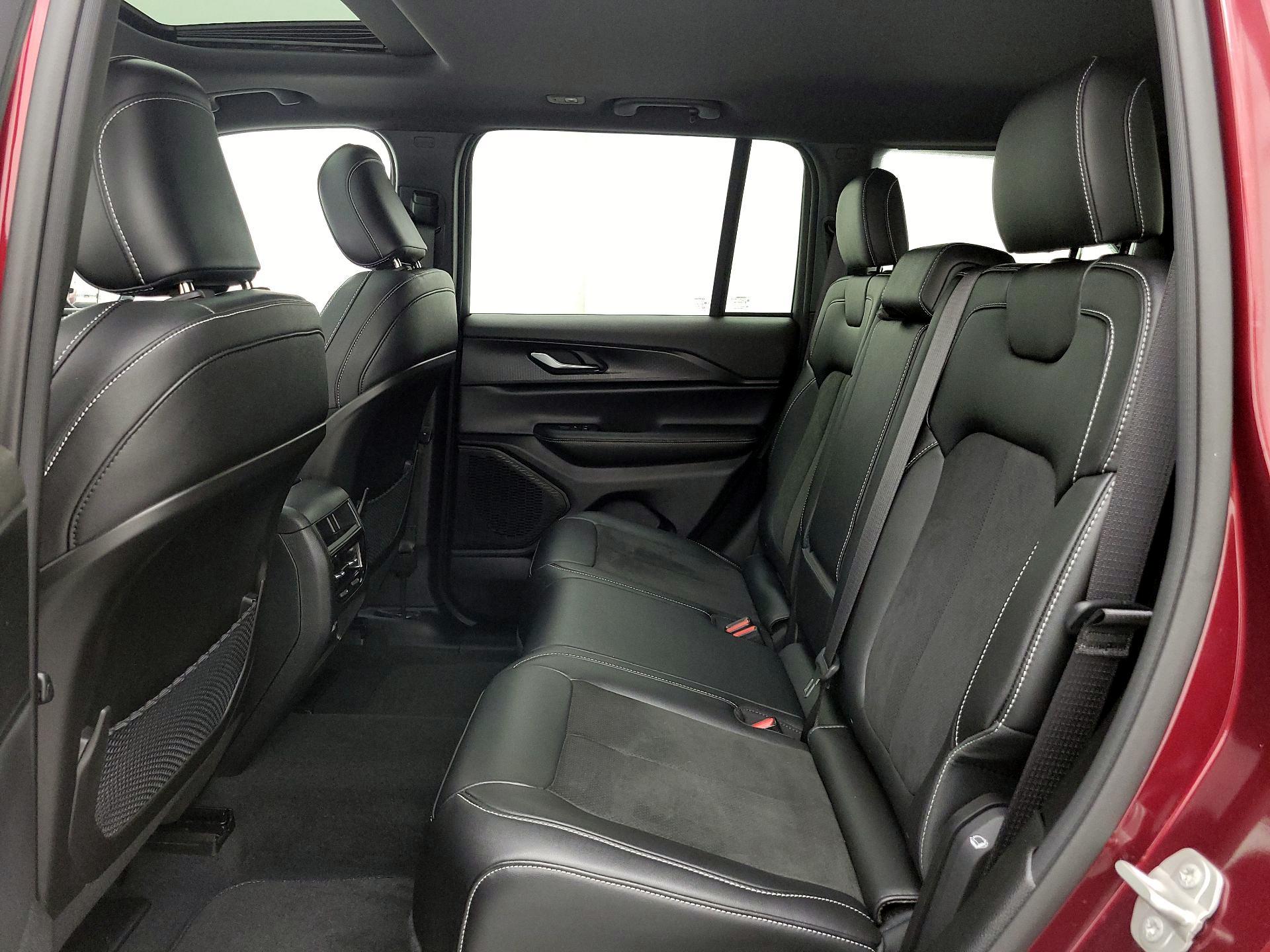 Thumbnail: 2023 Jeep Grand Cherokee - 20