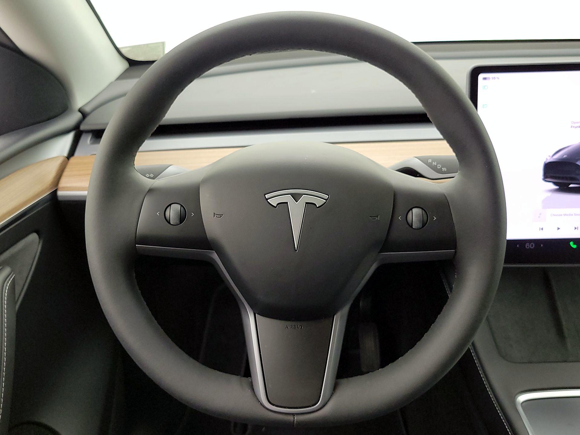 Thumbnail: 2025 Tesla Model Y - 10