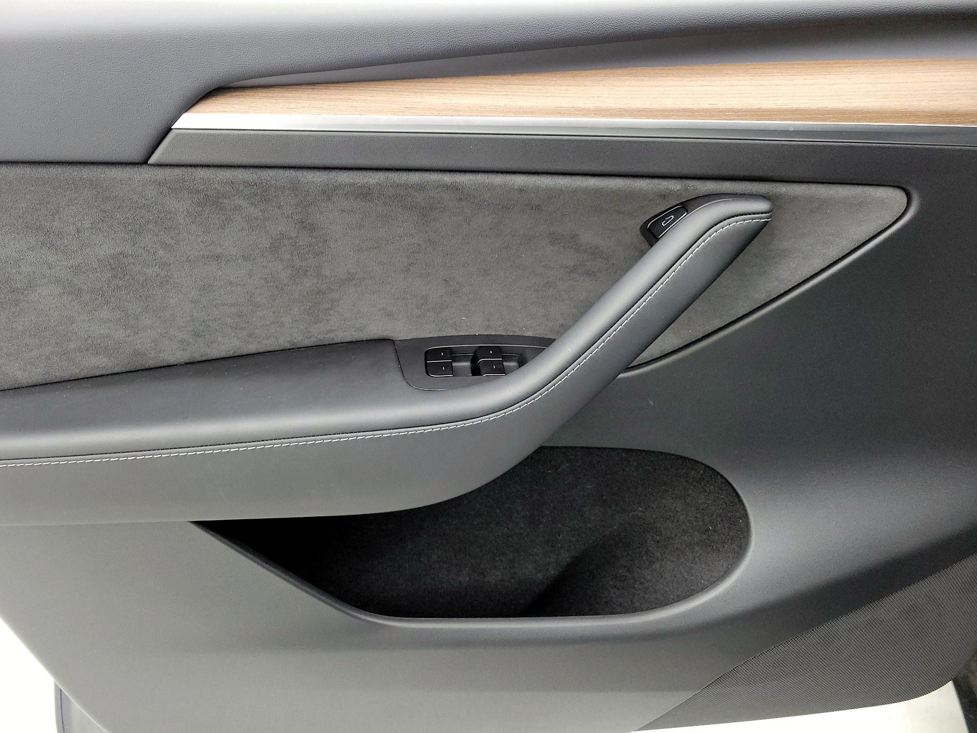 Thumbnail: 2025 Tesla Model Y - 12