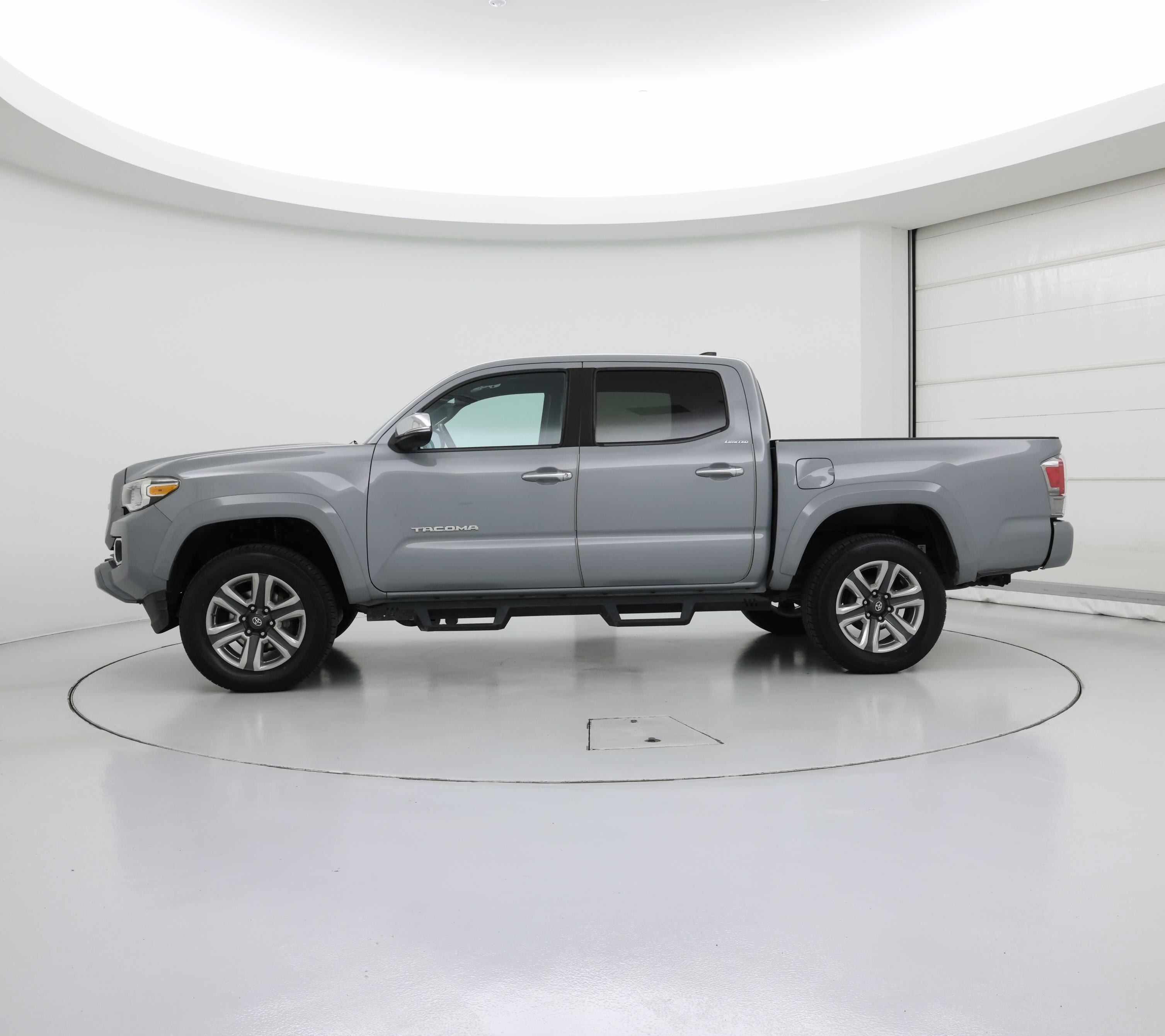 Thumbnail: 2019 Toyota Tacoma - 3