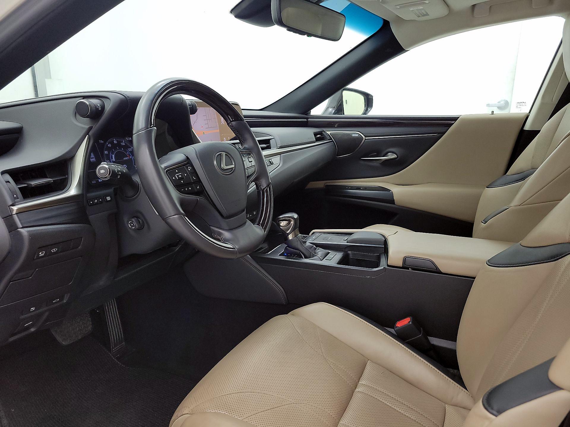 Thumbnail: 2021 Lexus ES - 11