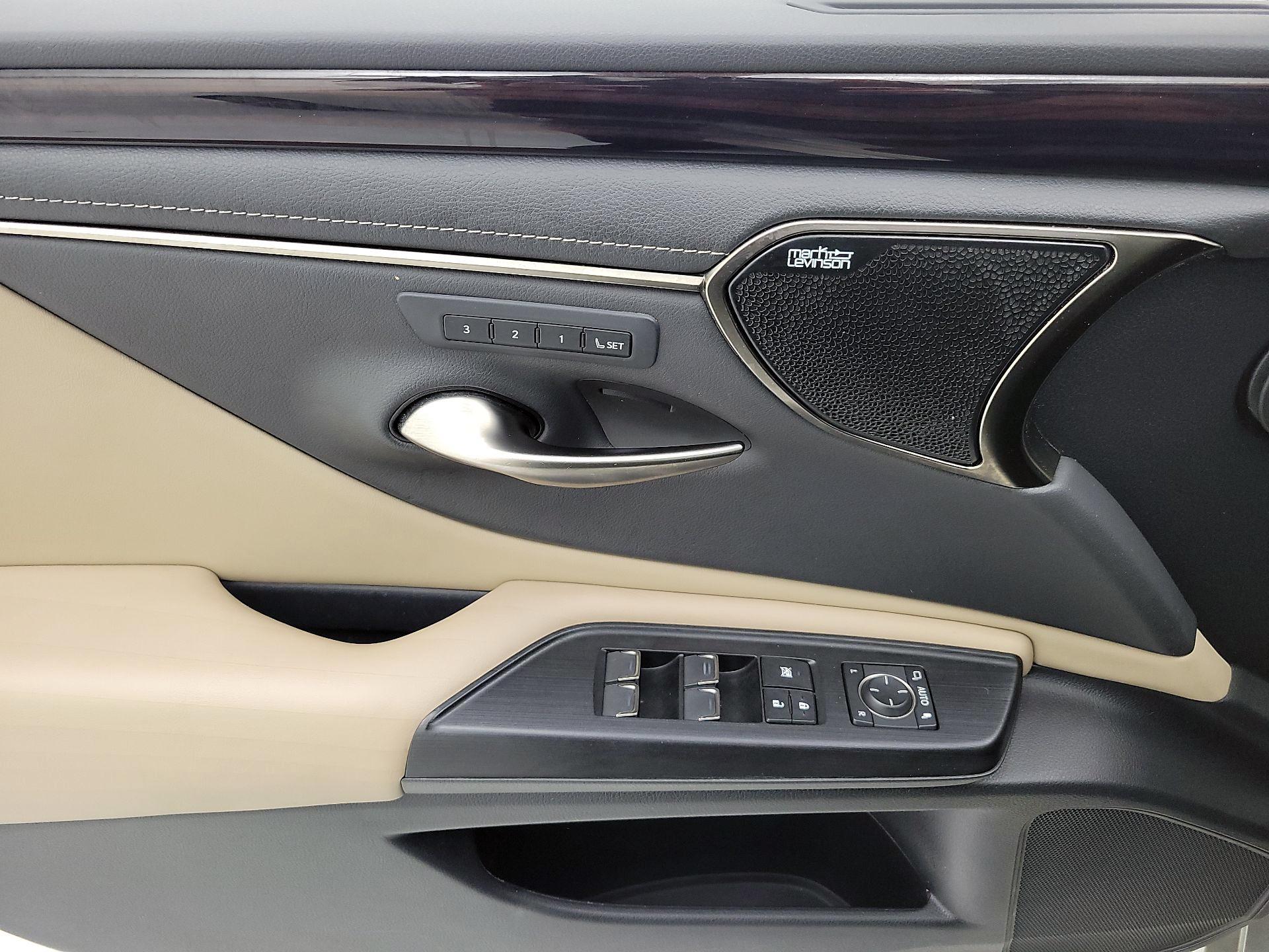 Thumbnail: 2021 Lexus ES - 12