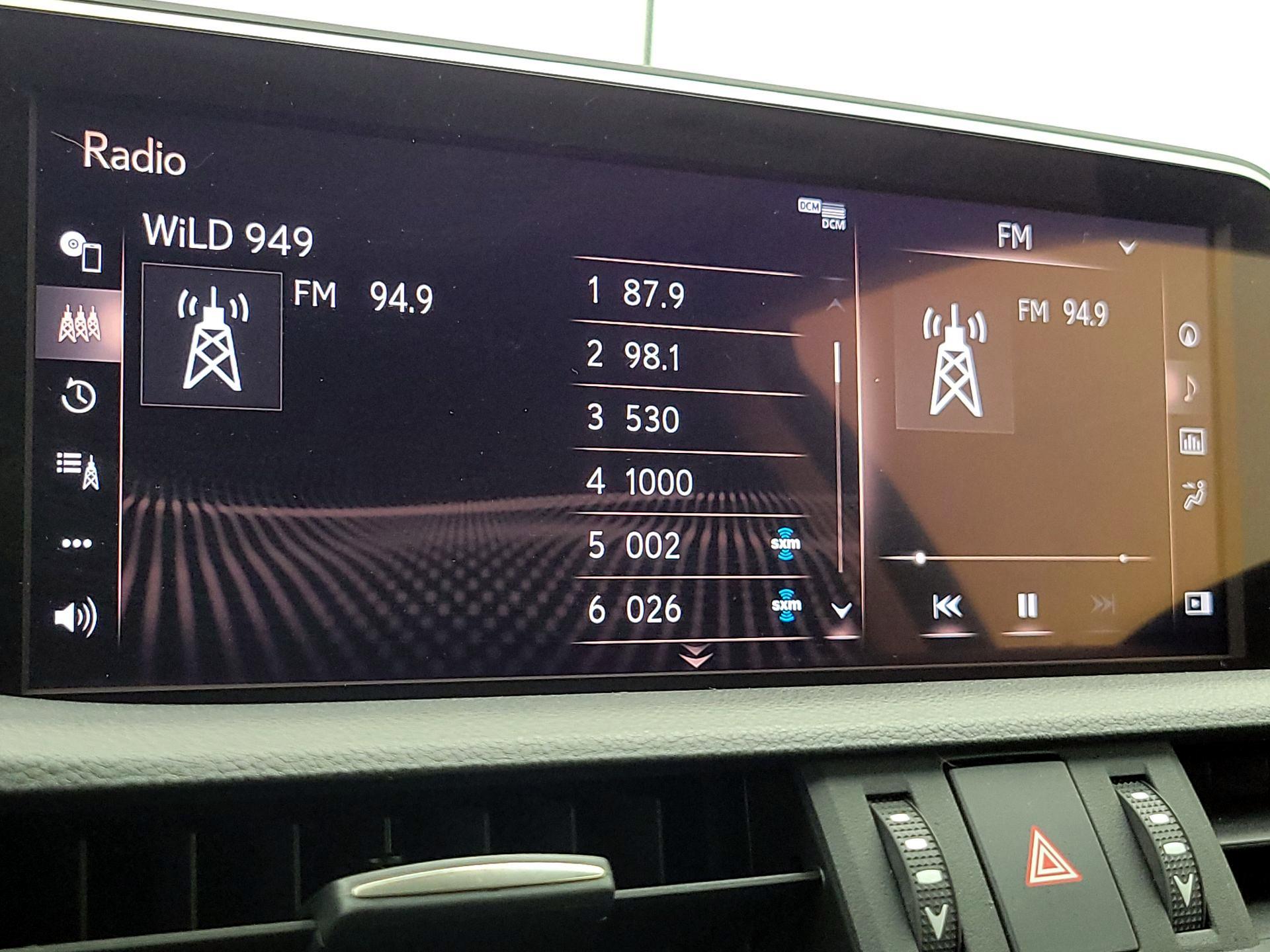 Thumbnail: 2021 Lexus ES - 16