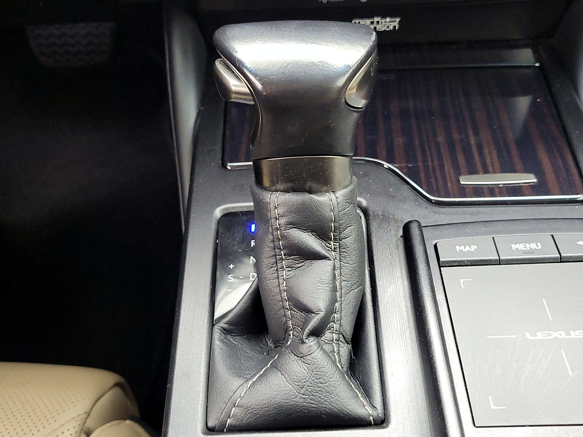 Thumbnail: 2021 Lexus ES - 18