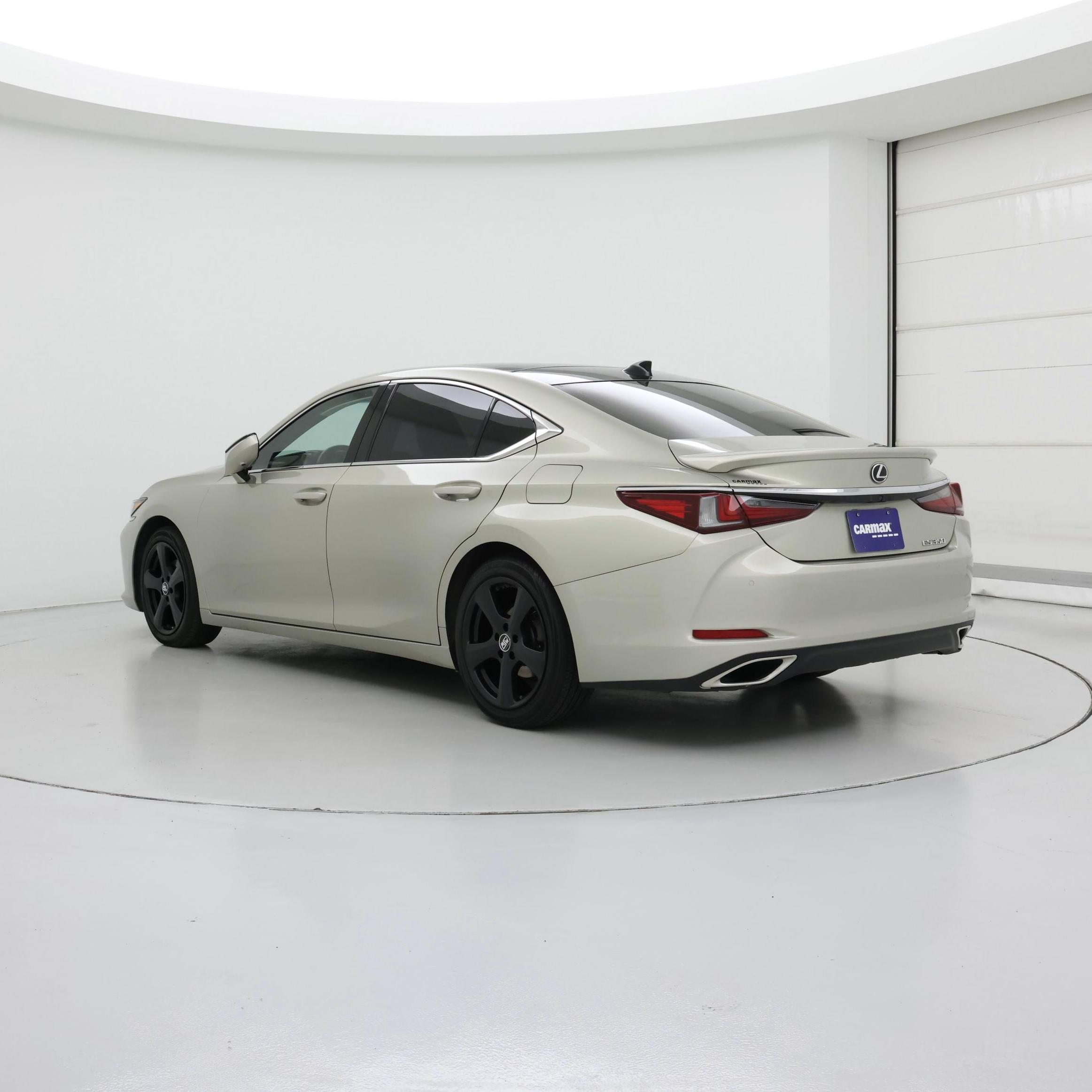 Thumbnail: 2021 Lexus ES - 2