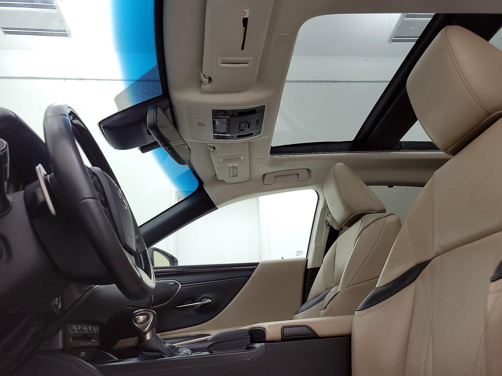 Thumbnail: 2021 Lexus ES - 20