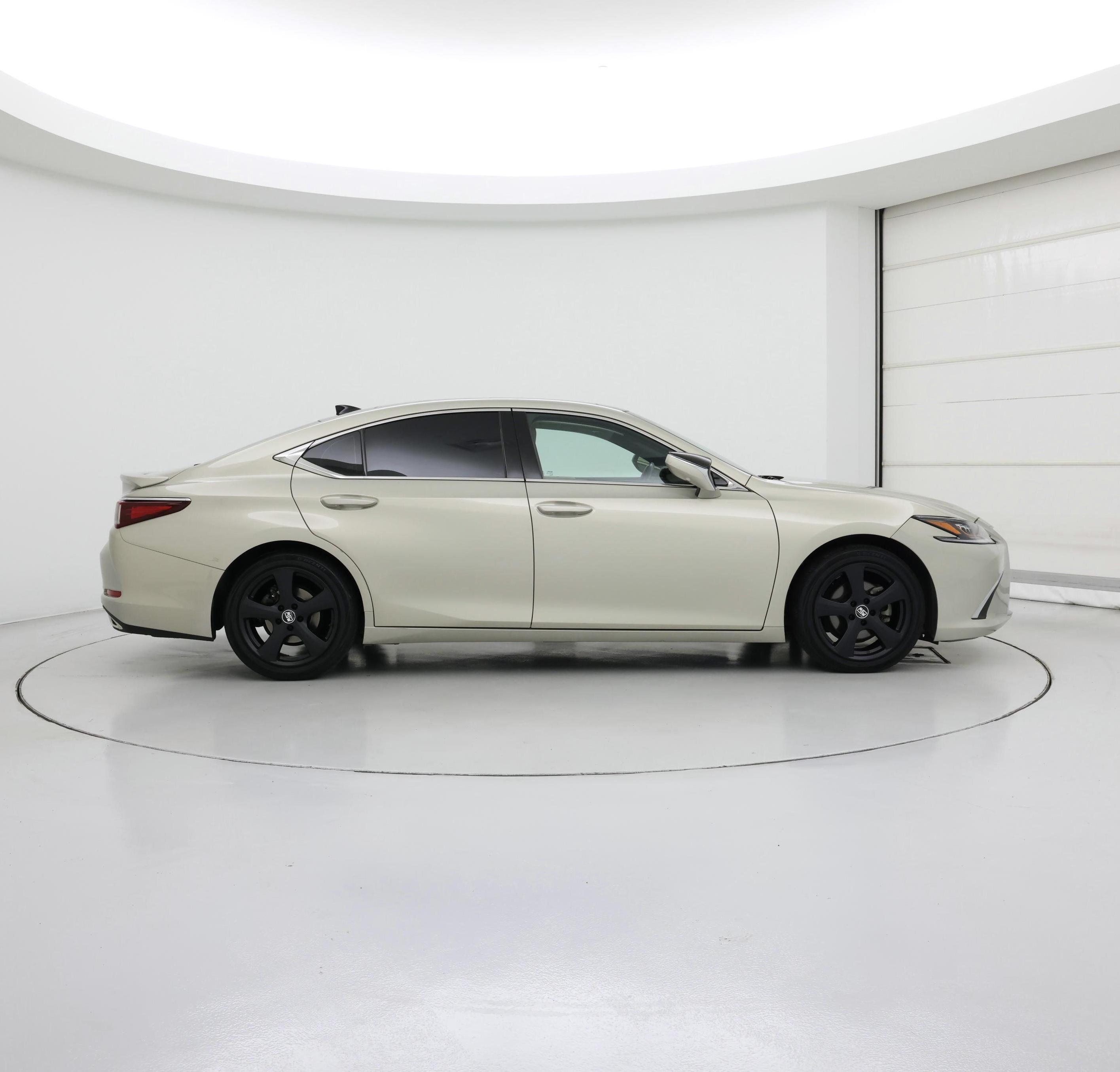 Thumbnail: 2021 Lexus ES - 7