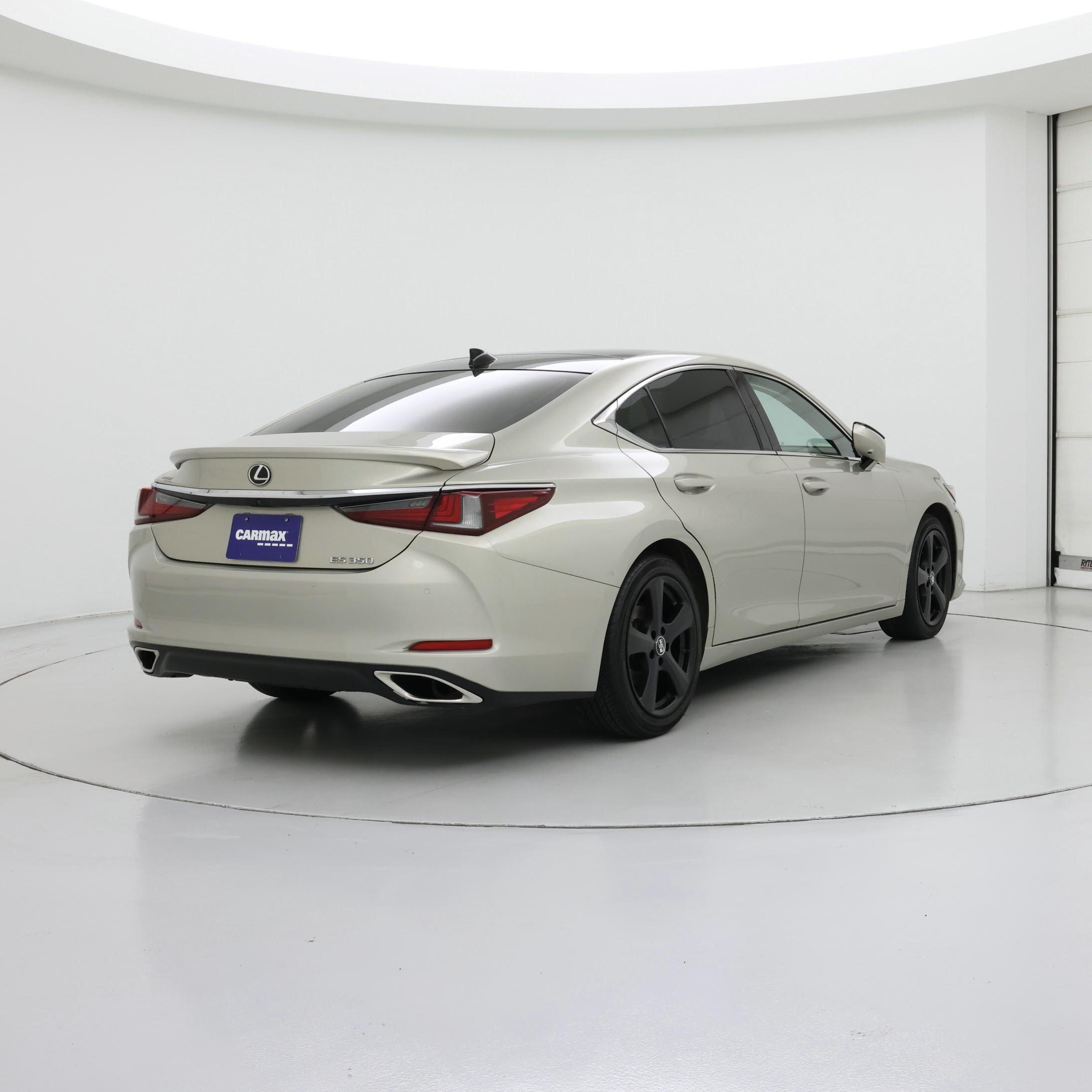 Thumbnail: 2021 Lexus ES - 8