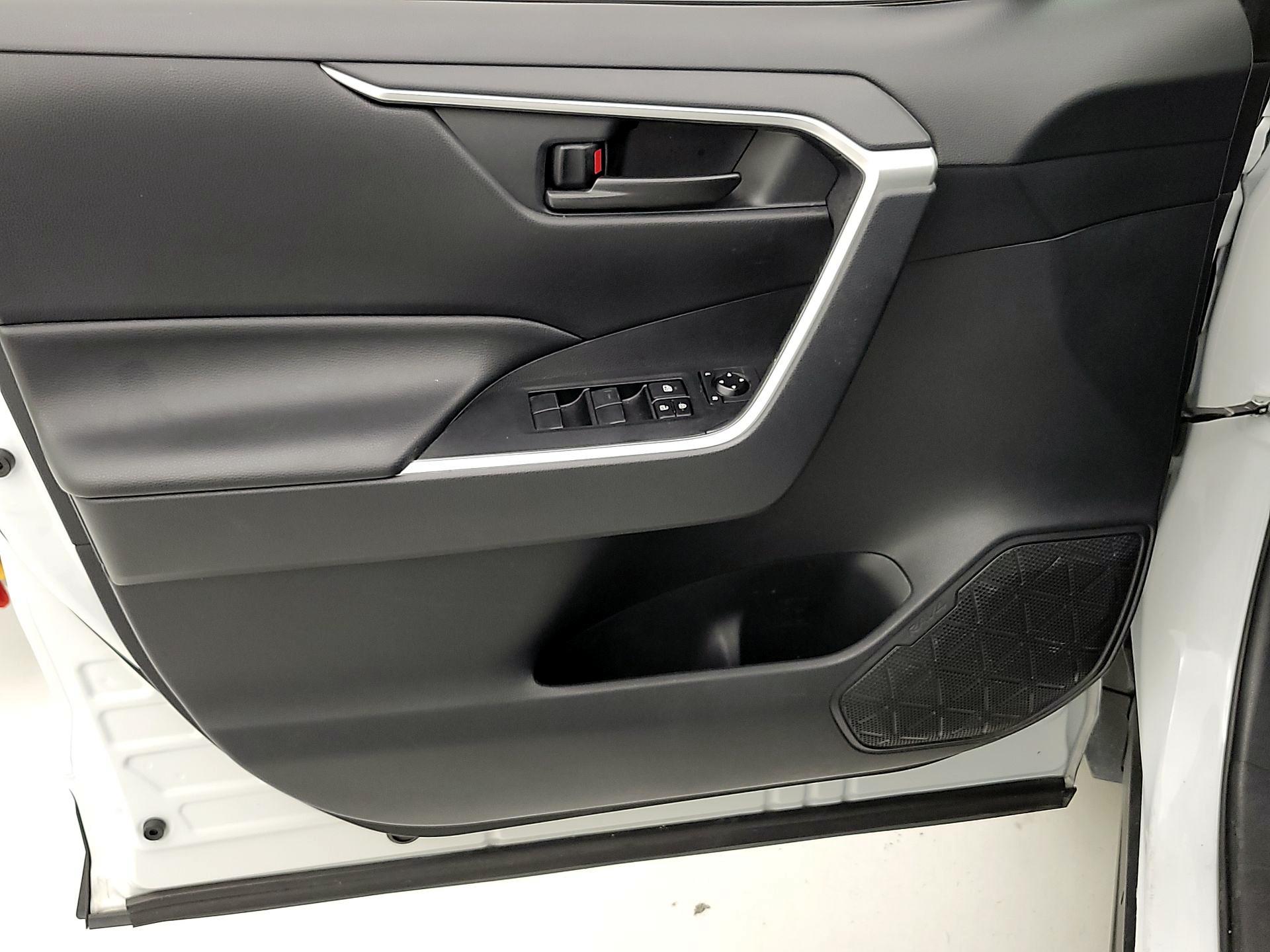 Thumbnail: 2019 Toyota RAV4 - 12