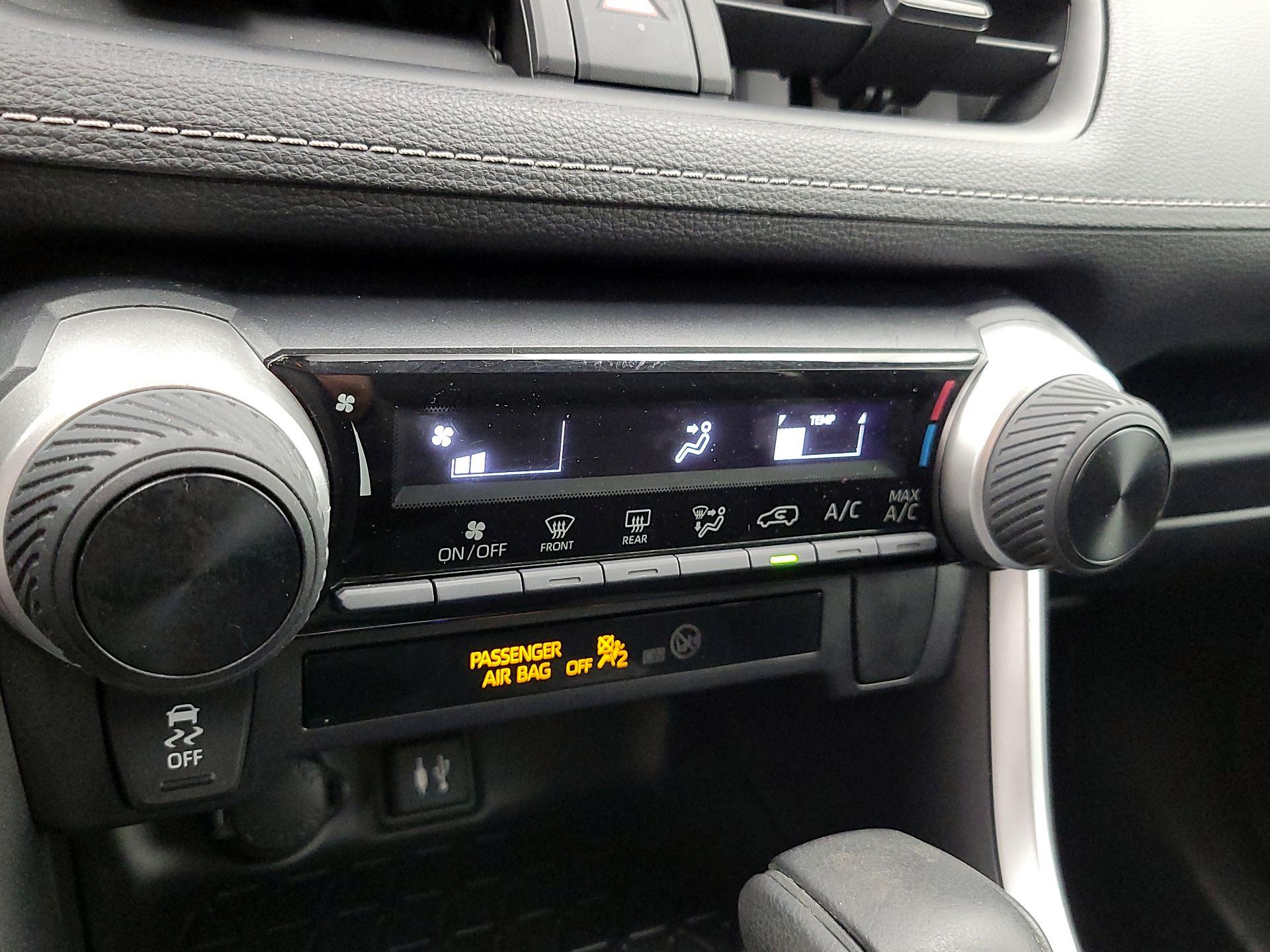 Thumbnail: 2019 Toyota RAV4 - 16