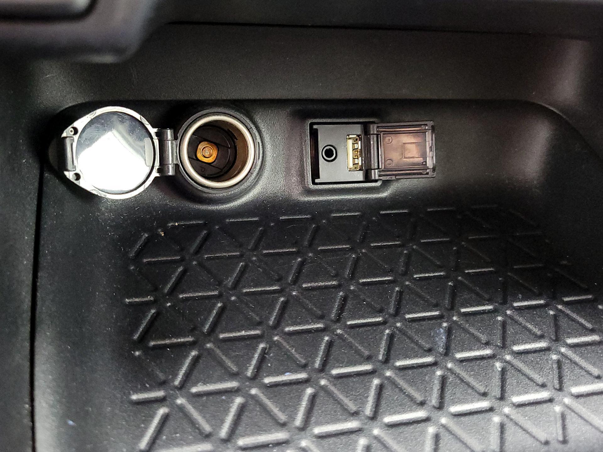 Thumbnail: 2019 Toyota RAV4 - 18