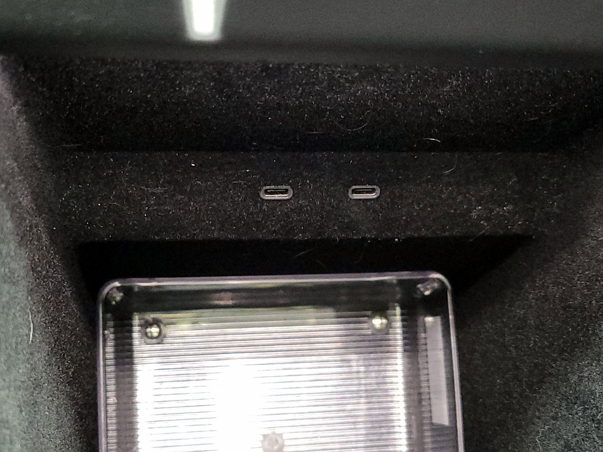 Thumbnail: 2022 Rivian R1T - 19