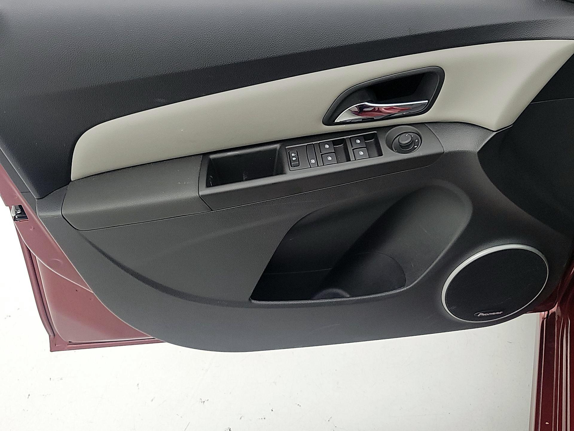 Thumbnail: 2016 Chevrolet Cruze - 12