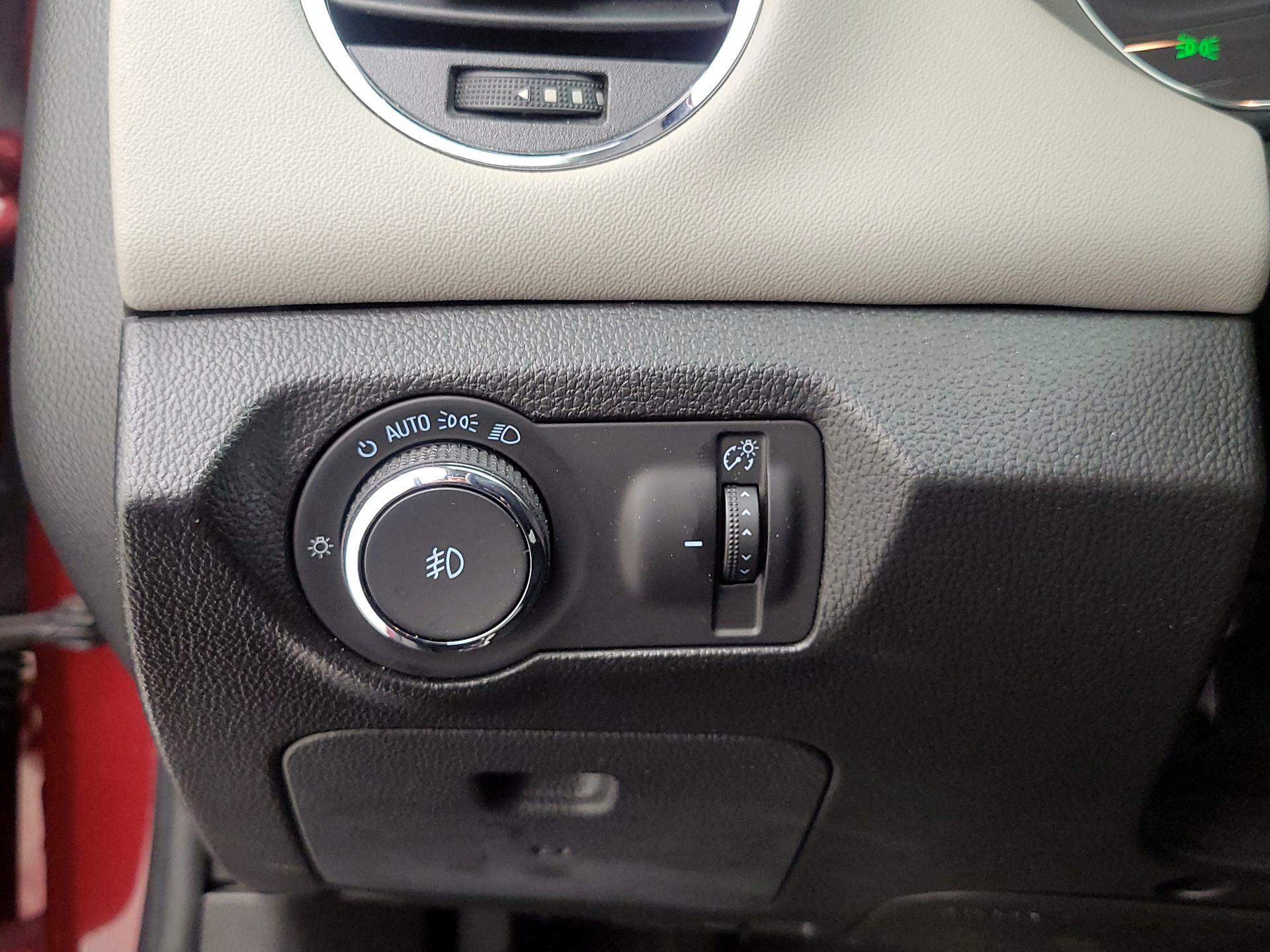 Thumbnail: 2016 Chevrolet Cruze - 13