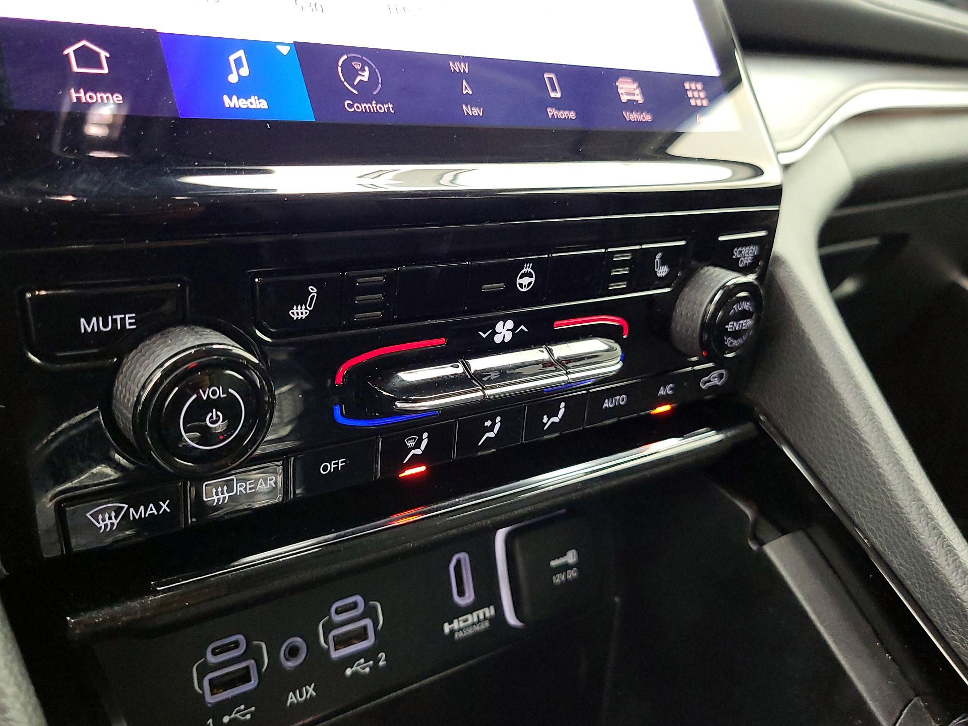 Thumbnail: 2023 Jeep Grand Cherokee - 17