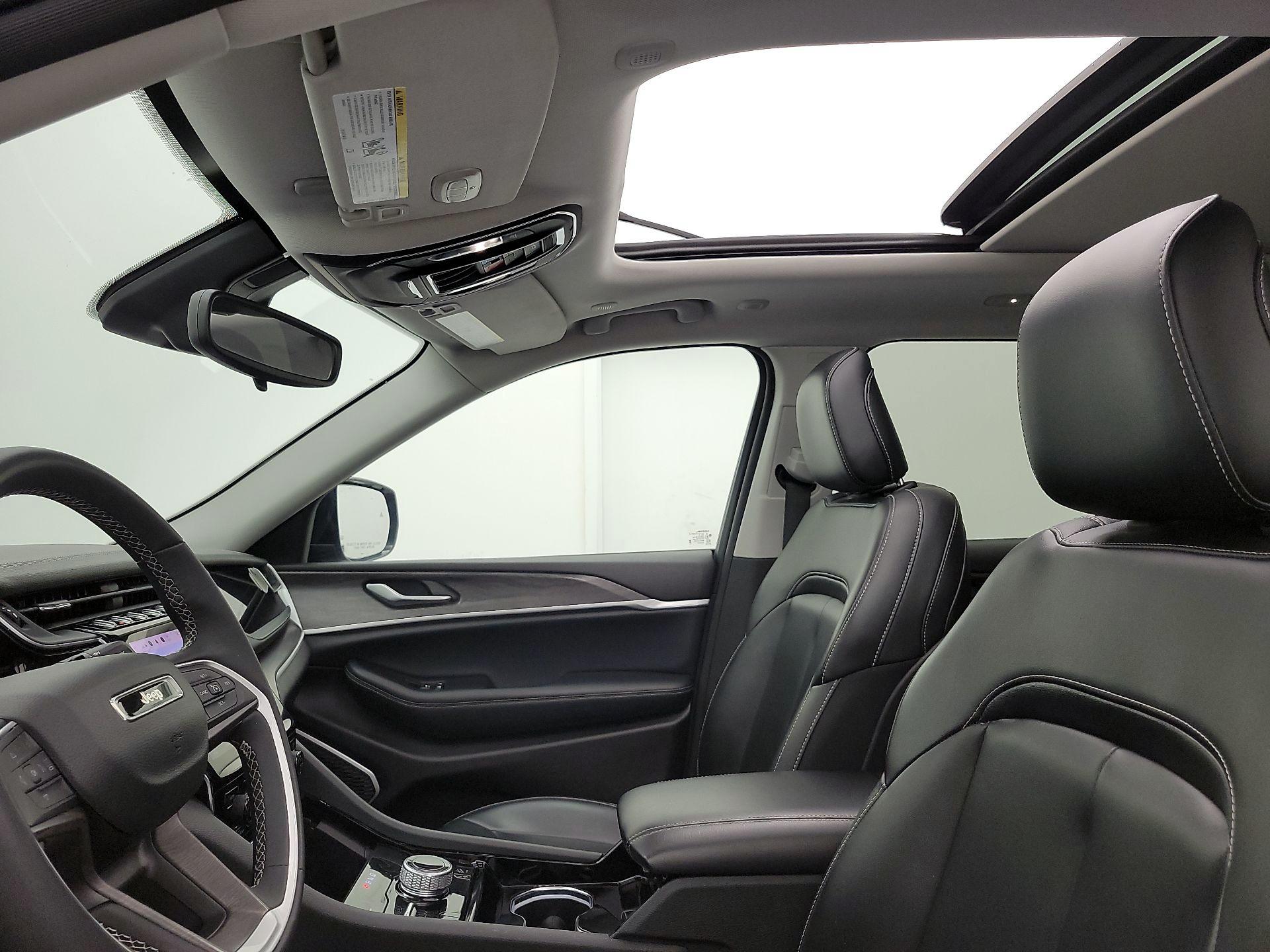 Thumbnail: 2023 Jeep Grand Cherokee - 20