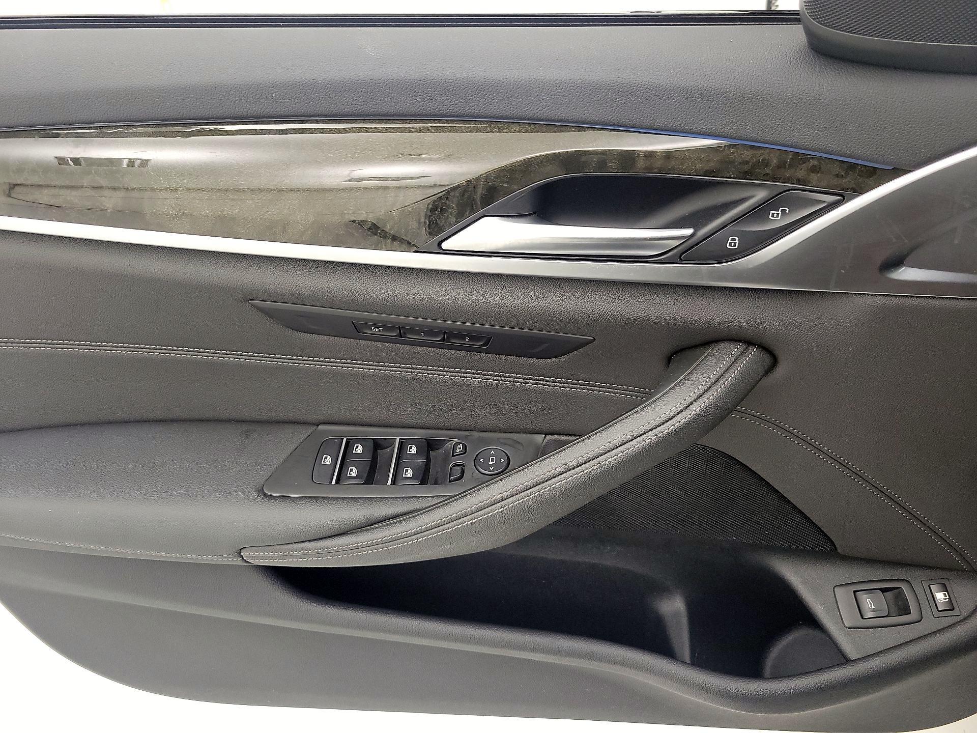 Thumbnail: 2021 BMW 5 Series - 12