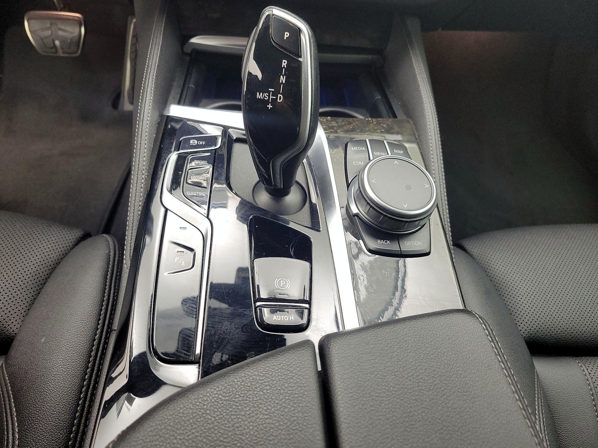 Thumbnail: 2021 BMW 5 Series - 18