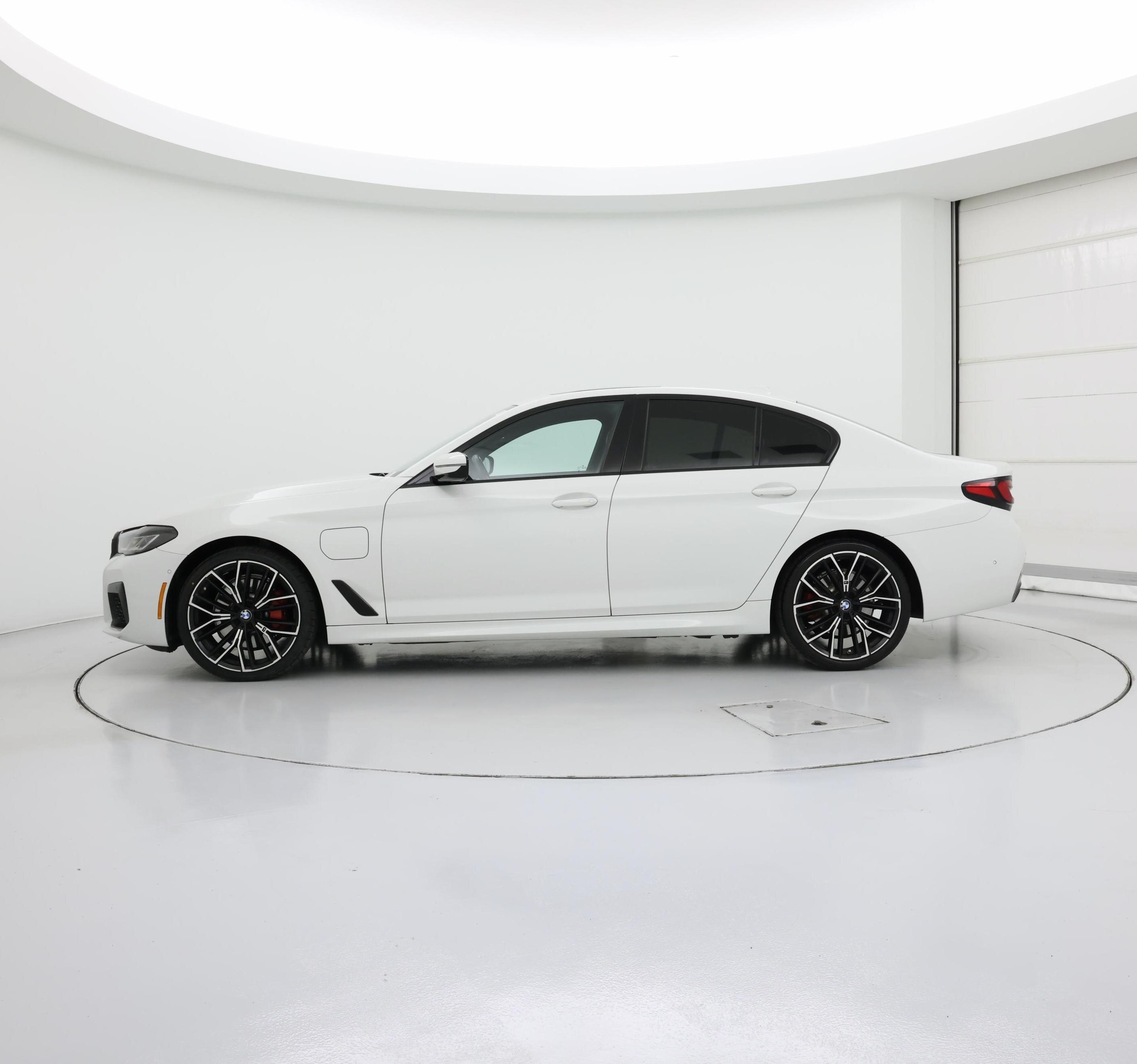 Thumbnail: 2021 BMW 5 Series - 3