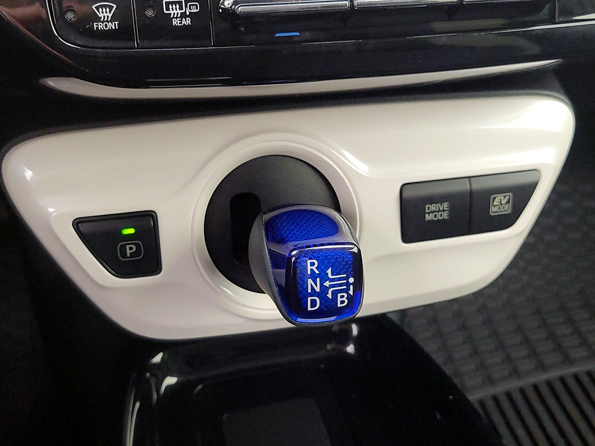 Thumbnail: 2018 Toyota Prius - 17