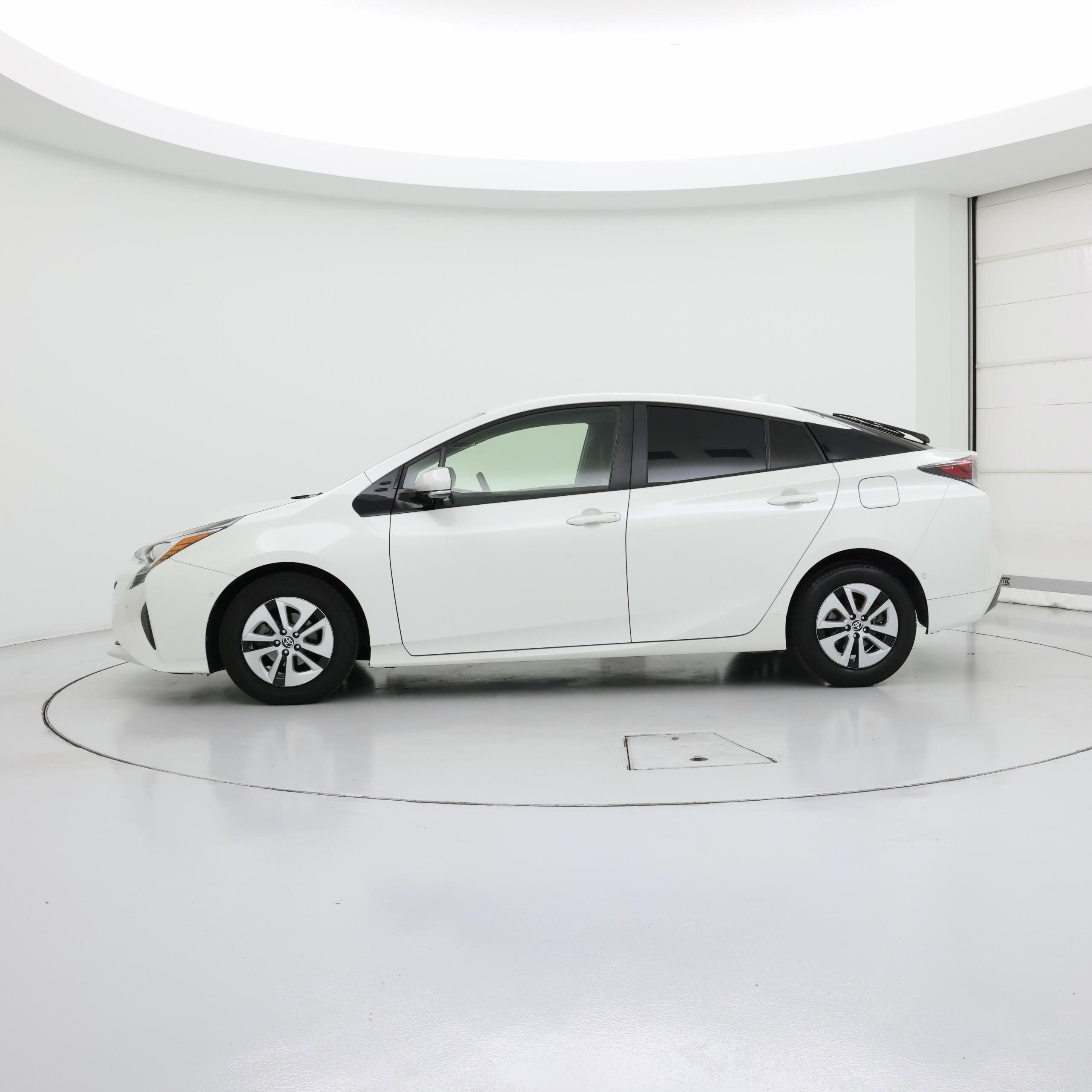 Thumbnail: 2018 Toyota Prius - 3