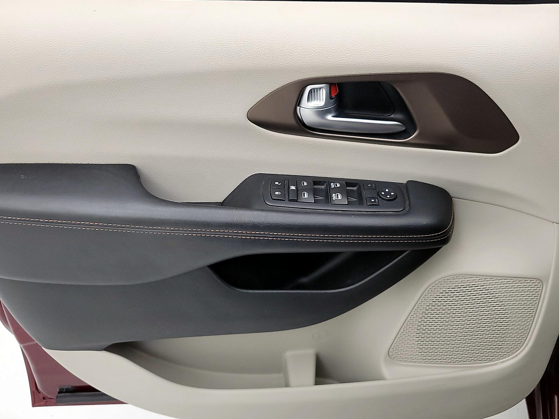 Thumbnail: 2017 Chrysler Pacifica - 12