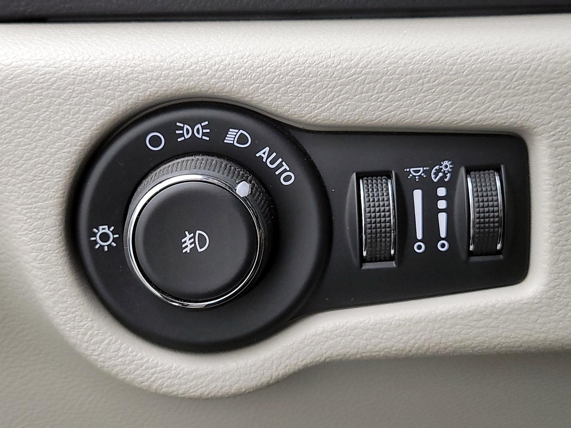 Thumbnail: 2017 Chrysler Pacifica - 13