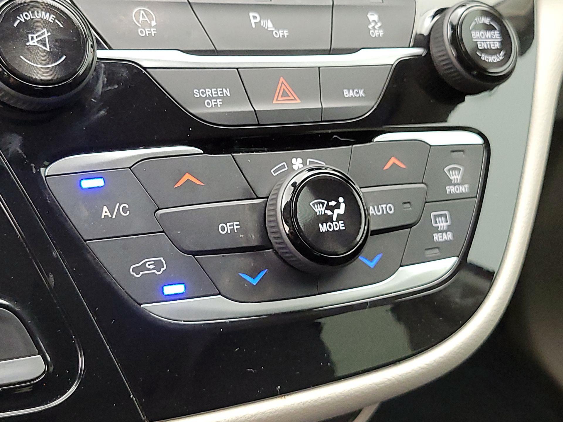 Thumbnail: 2017 Chrysler Pacifica - 16