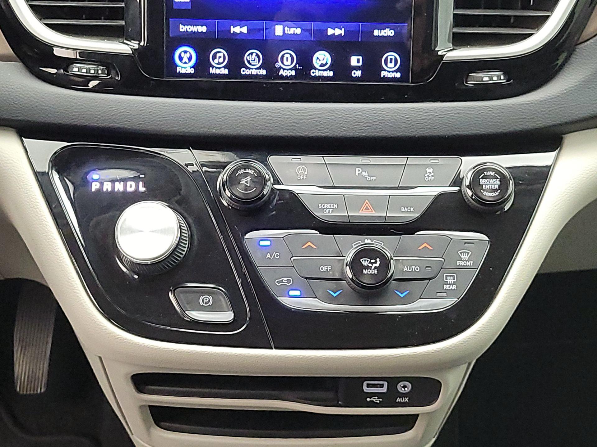 Thumbnail: 2017 Chrysler Pacifica - 17