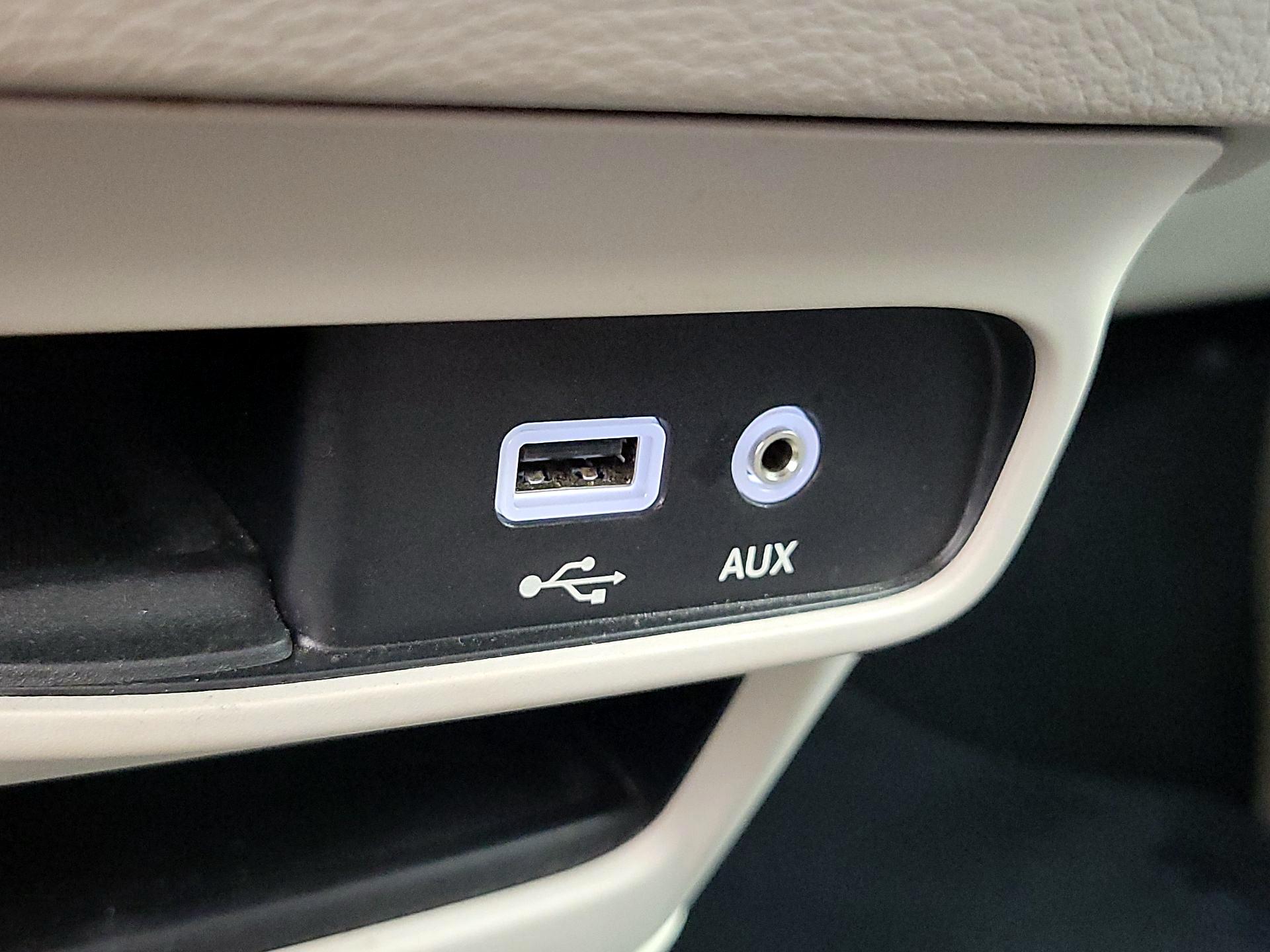 Thumbnail: 2017 Chrysler Pacifica - 18